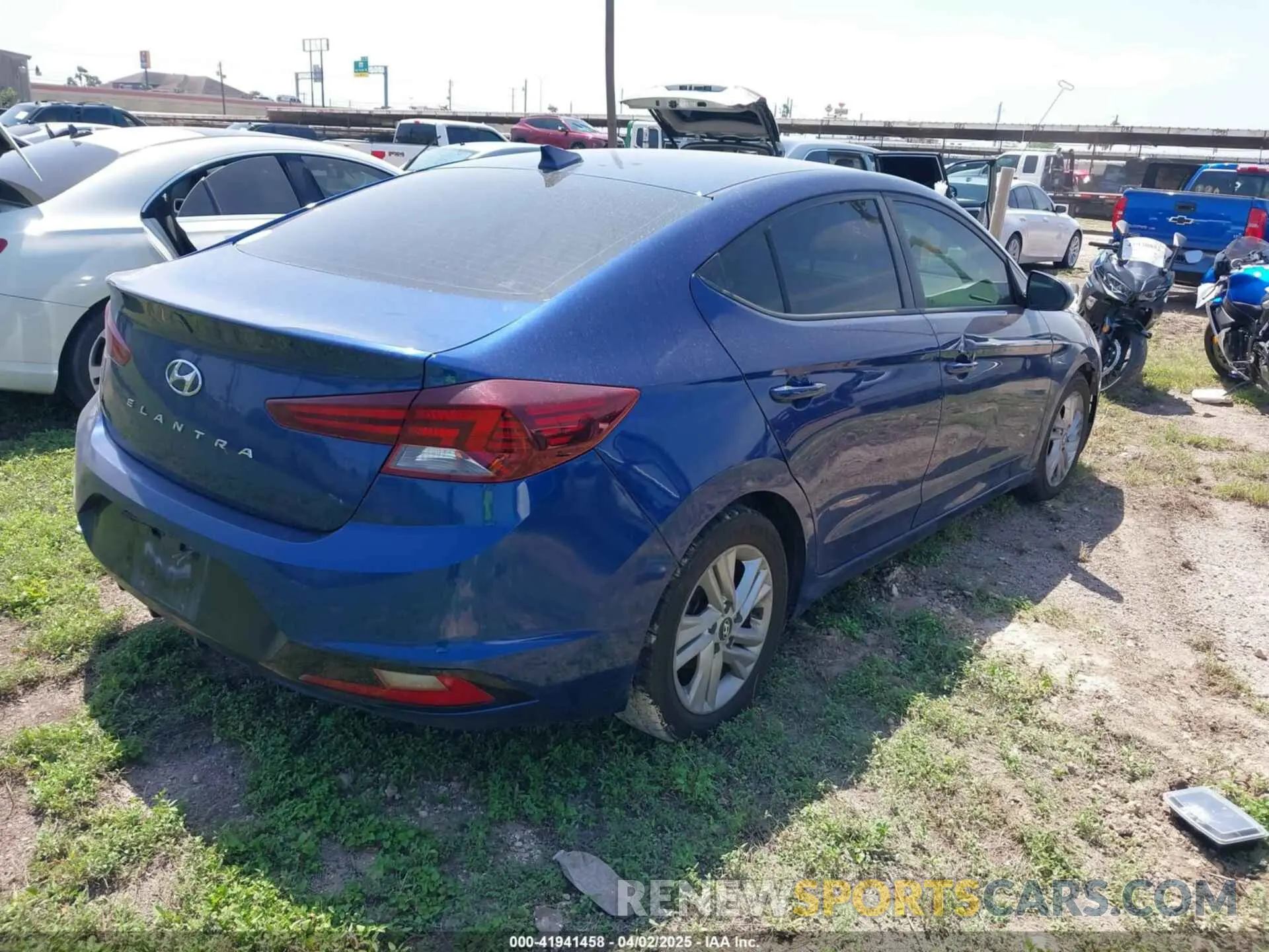 4 Photograph of a damaged car 5NPD84LF7LH562325 HYUNDAI ELANTRA 2020