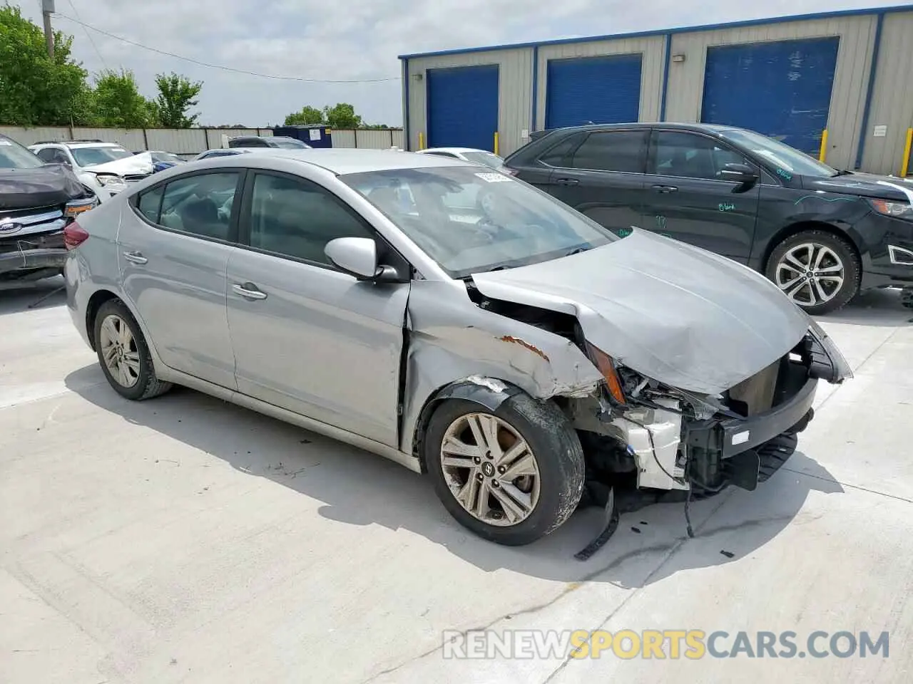 4 Photograph of a damaged car 5NPD84LF7LH564169 HYUNDAI ELANTRA 2020