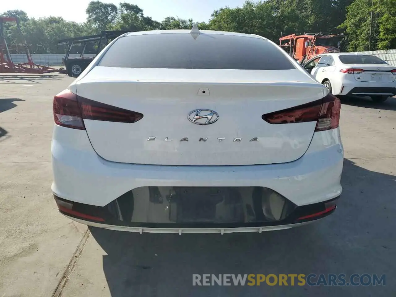 6 Photograph of a damaged car 5NPD84LF7LH569100 HYUNDAI ELANTRA 2020