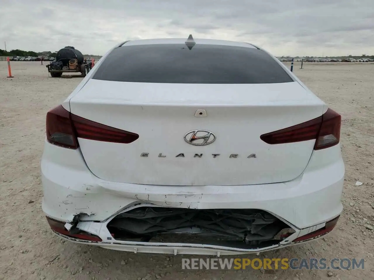 6 Photograph of a damaged car 5NPD84LF7LH571591 HYUNDAI ELANTRA 2020