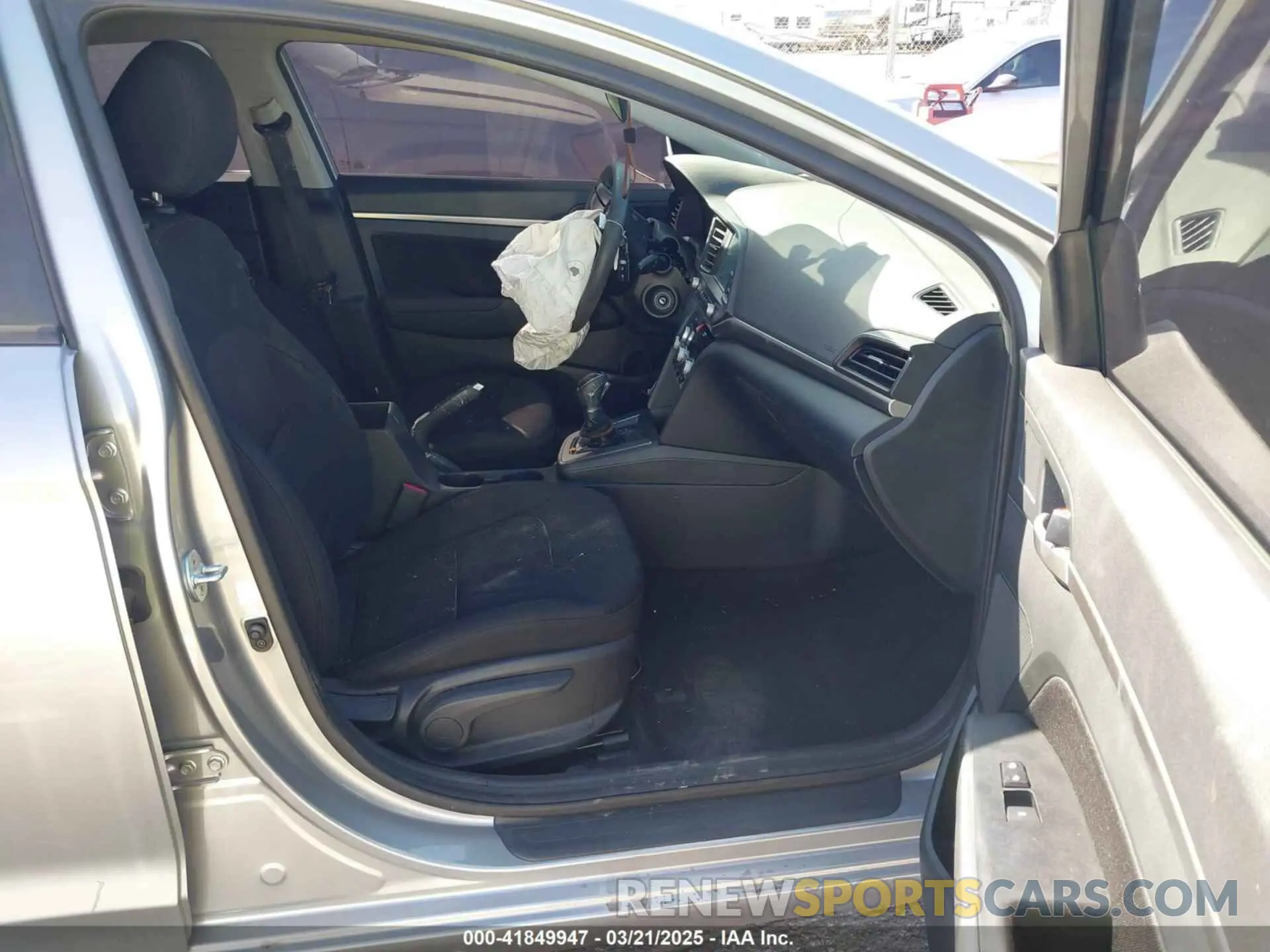 5 Photograph of a damaged car 5NPD84LF7LH572739 HYUNDAI ELANTRA 2020