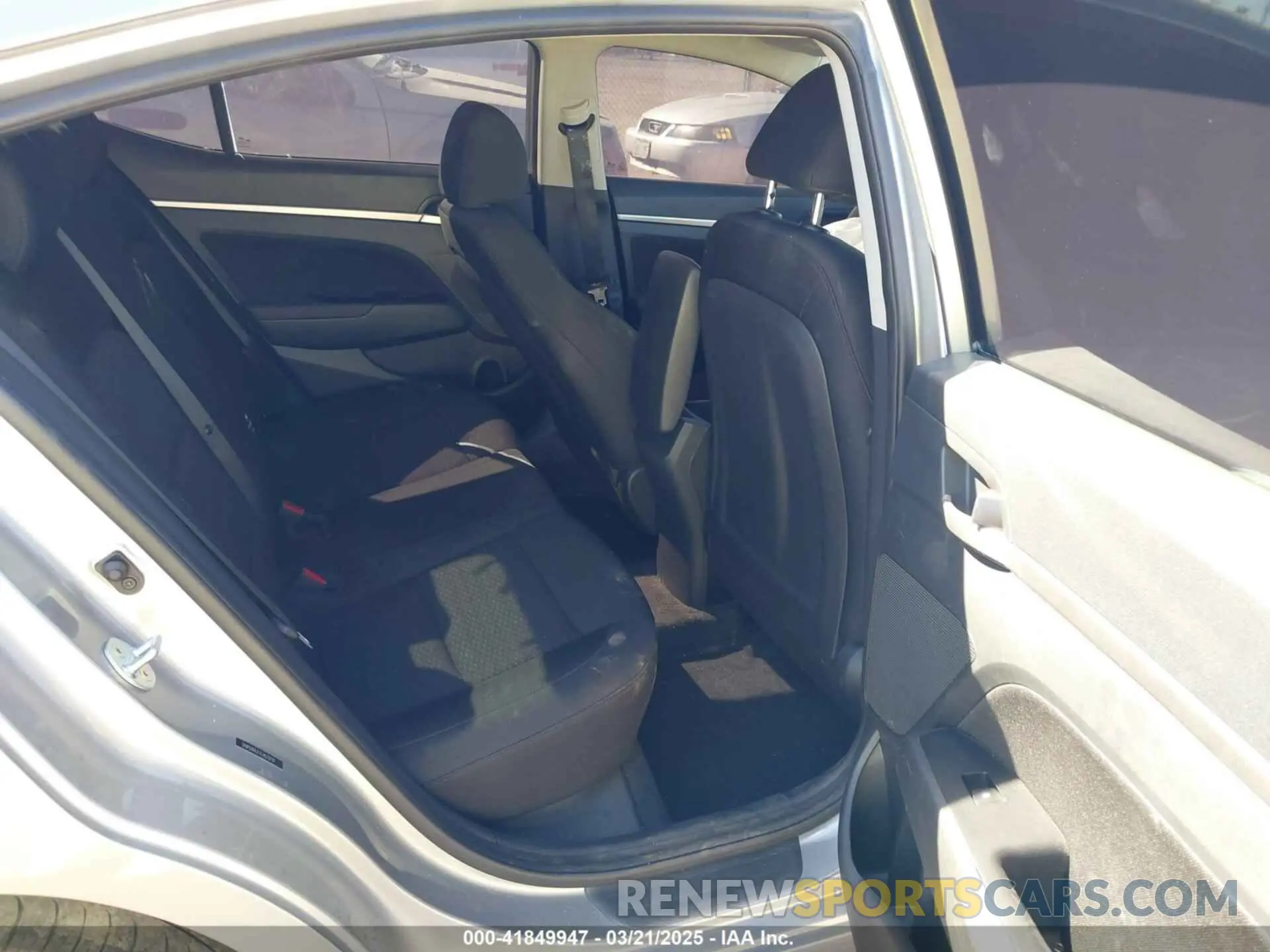 8 Photograph of a damaged car 5NPD84LF7LH572739 HYUNDAI ELANTRA 2020