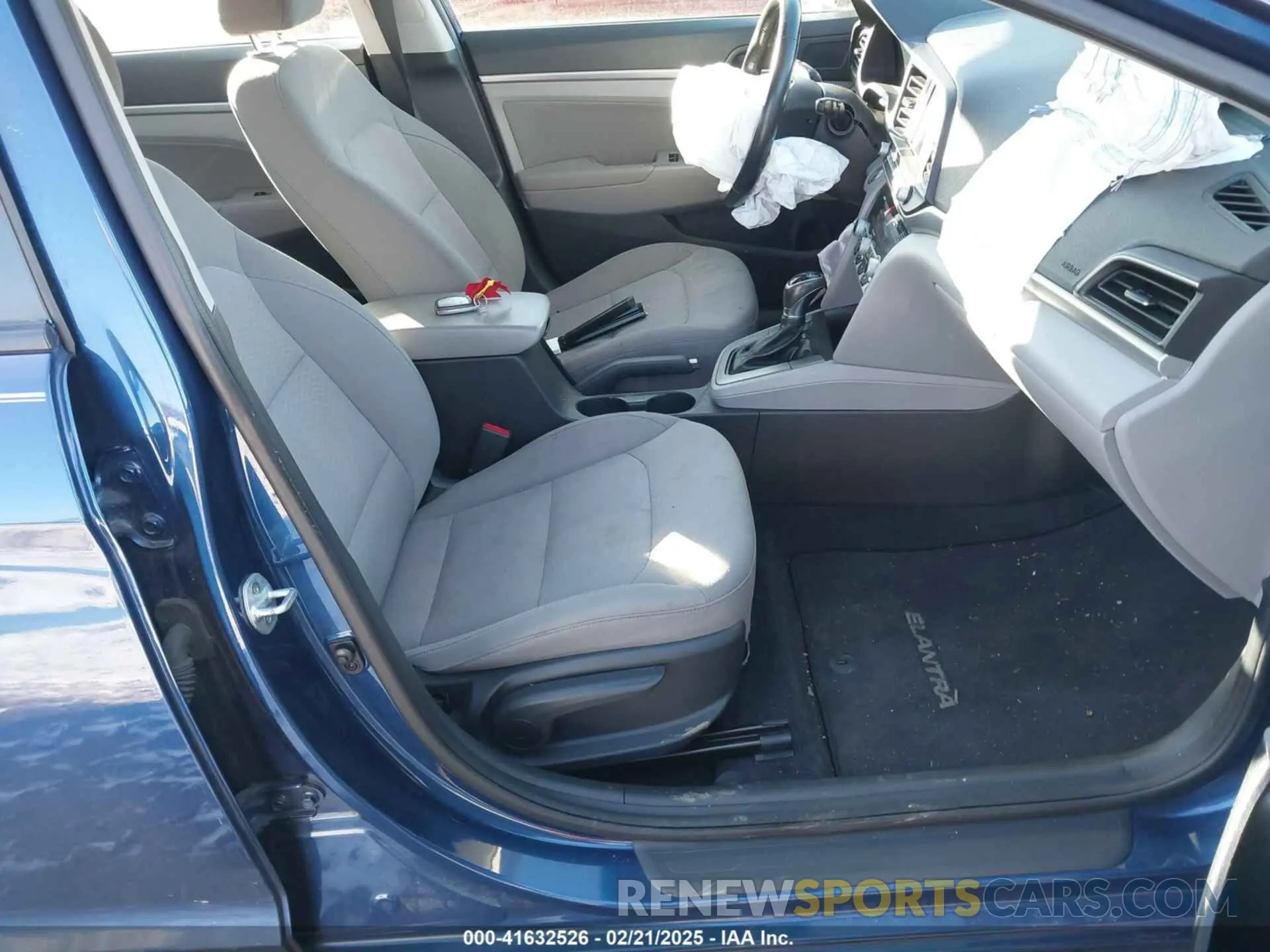 5 Photograph of a damaged car 5NPD84LF7LH587645 HYUNDAI ELANTRA 2020