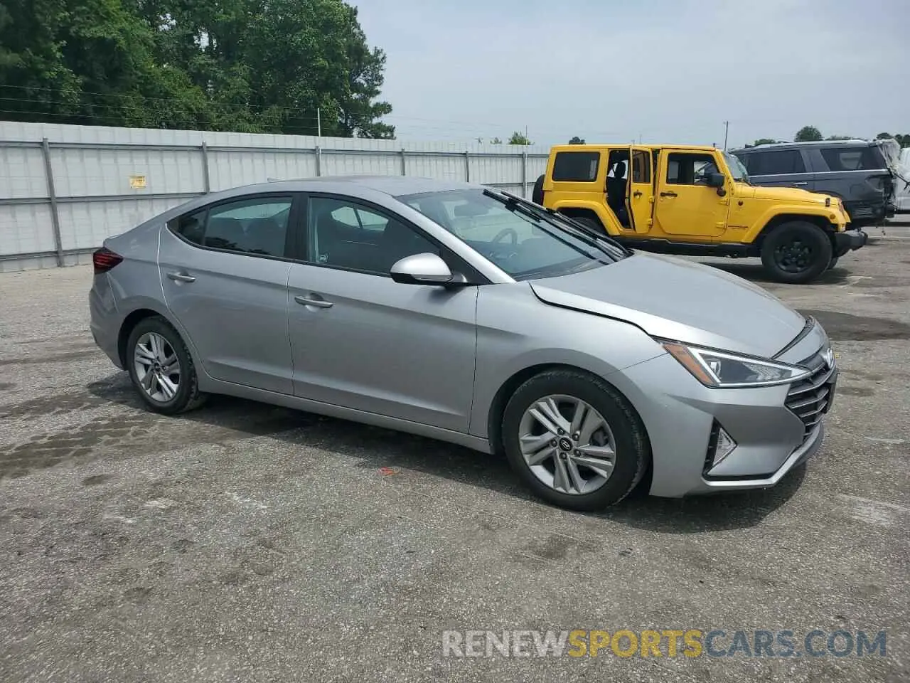 4 Photograph of a damaged car 5NPD84LF7LH598578 HYUNDAI ELANTRA 2020
