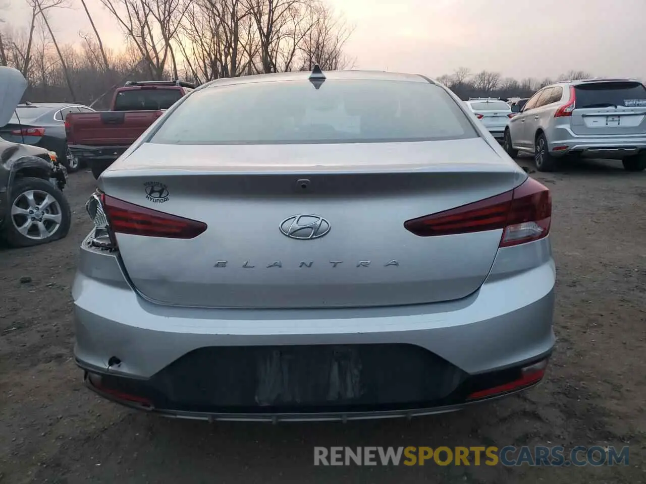 6 Photograph of a damaged car 5NPD84LF7LH630946 HYUNDAI ELANTRA 2020