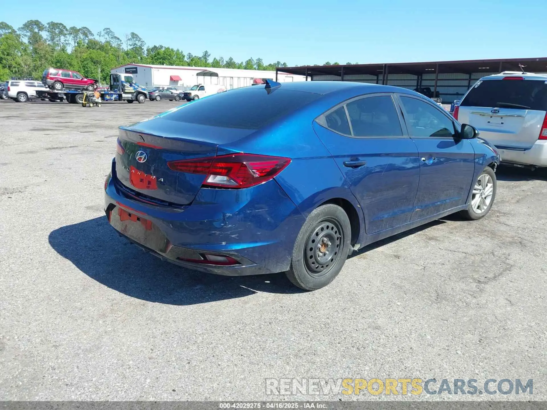 4 Photograph of a damaged car 5NPD84LF7LH631188 HYUNDAI ELANTRA 2020