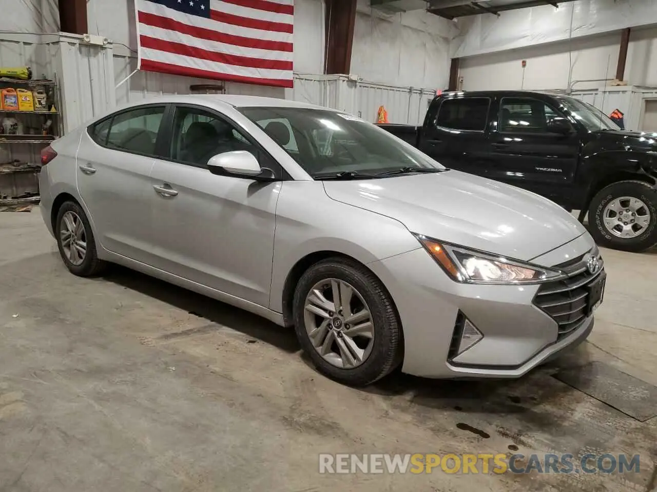 4 Photograph of a damaged car 5NPD84LF8LH511819 HYUNDAI ELANTRA 2020