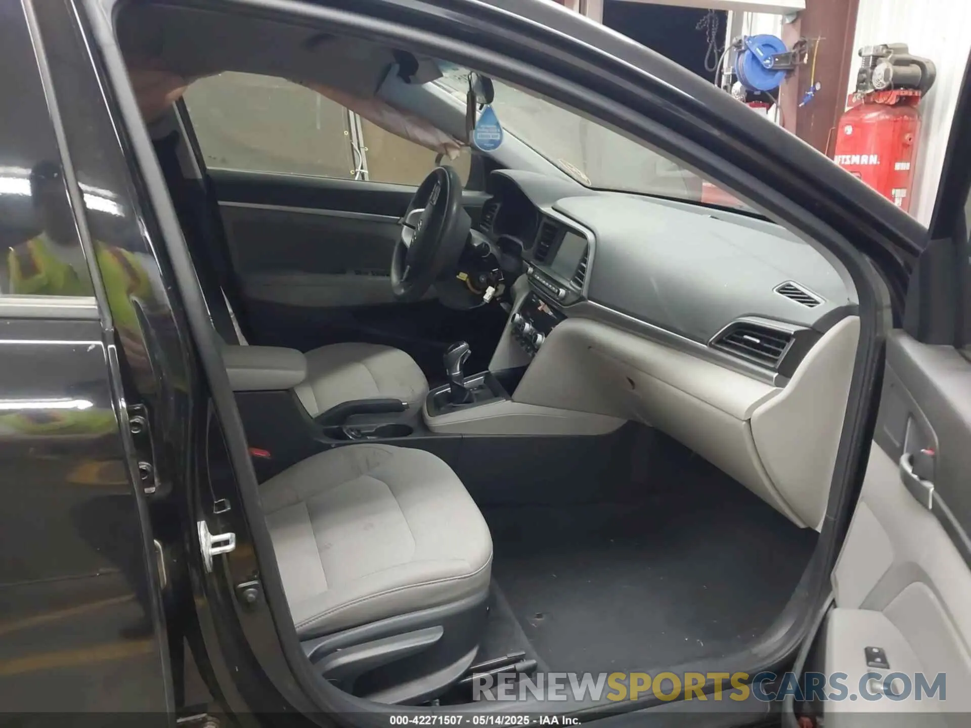 5 Photograph of a damaged car 5NPD84LF8LH549129 HYUNDAI ELANTRA 2020