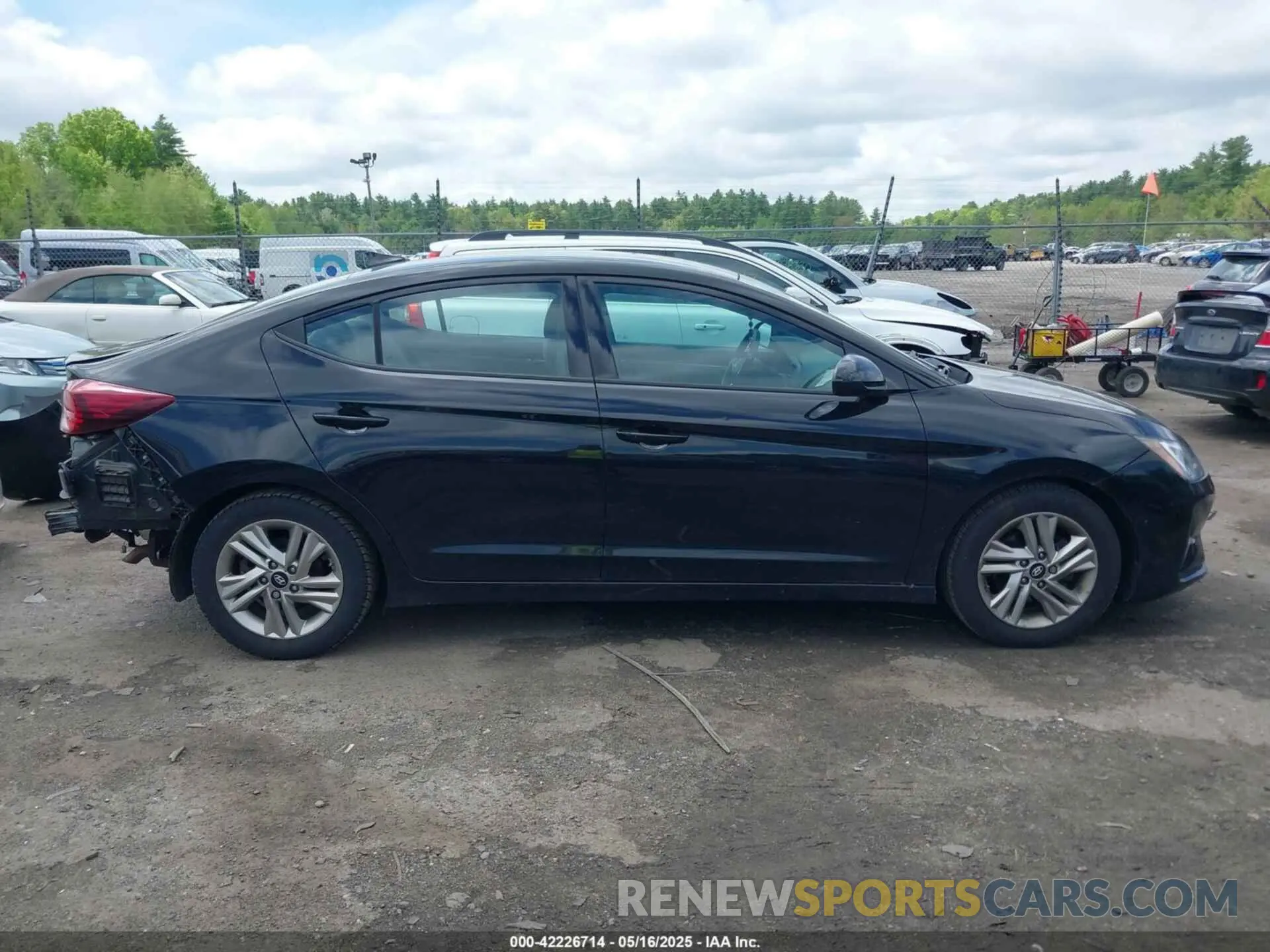 14 Photograph of a damaged car 5NPD84LF8LH565301 HYUNDAI ELANTRA 2020