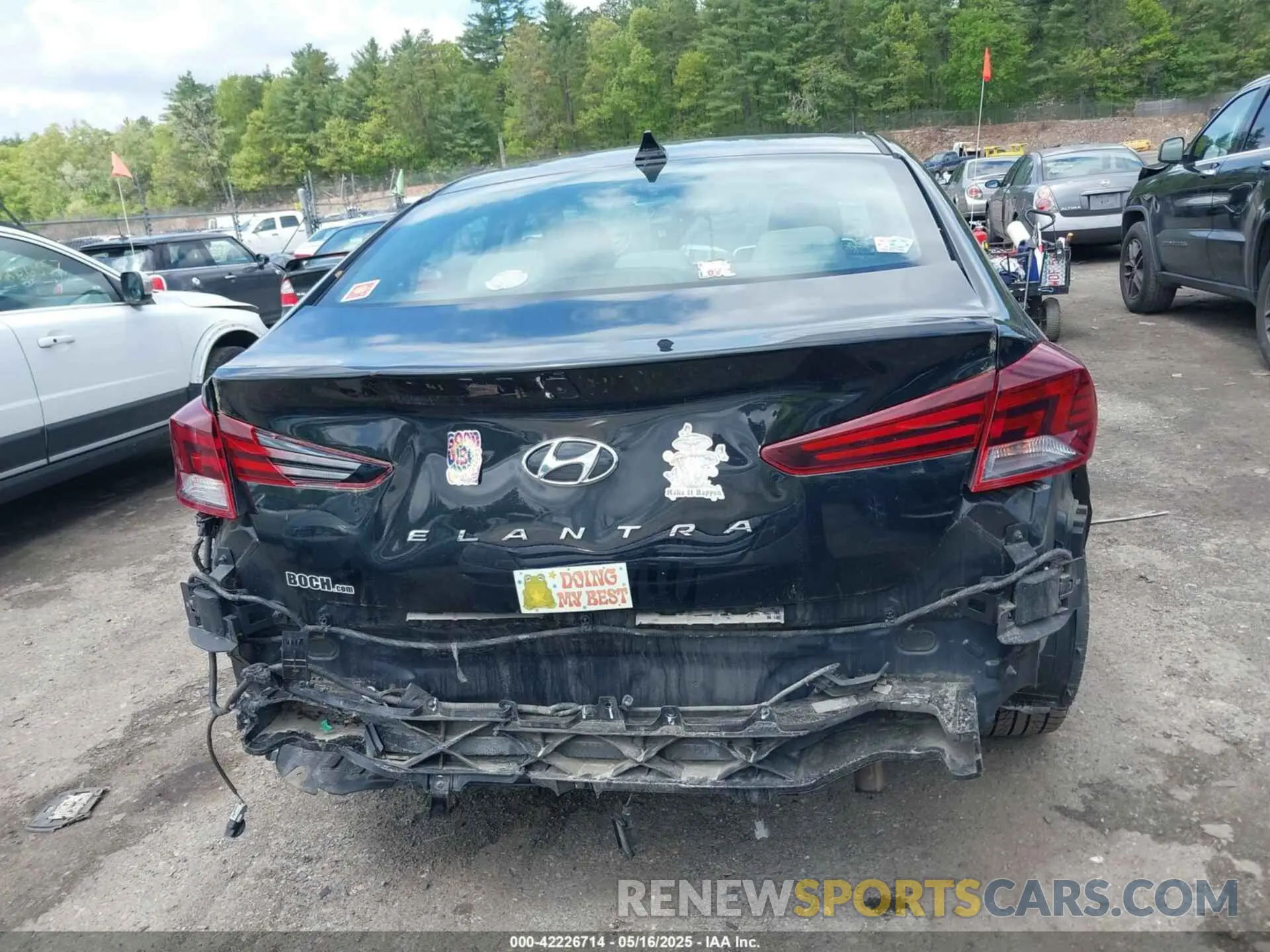 17 Photograph of a damaged car 5NPD84LF8LH565301 HYUNDAI ELANTRA 2020