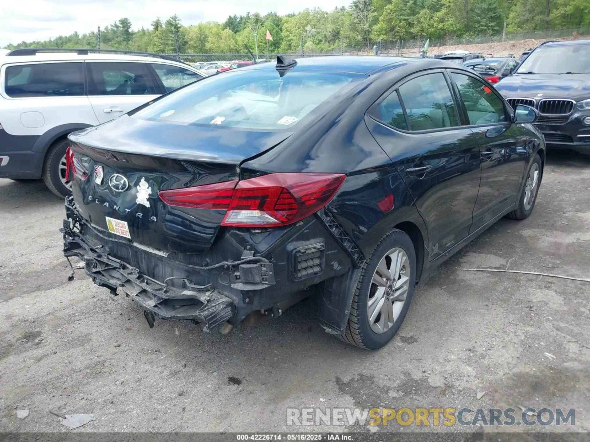 4 Photograph of a damaged car 5NPD84LF8LH565301 HYUNDAI ELANTRA 2020