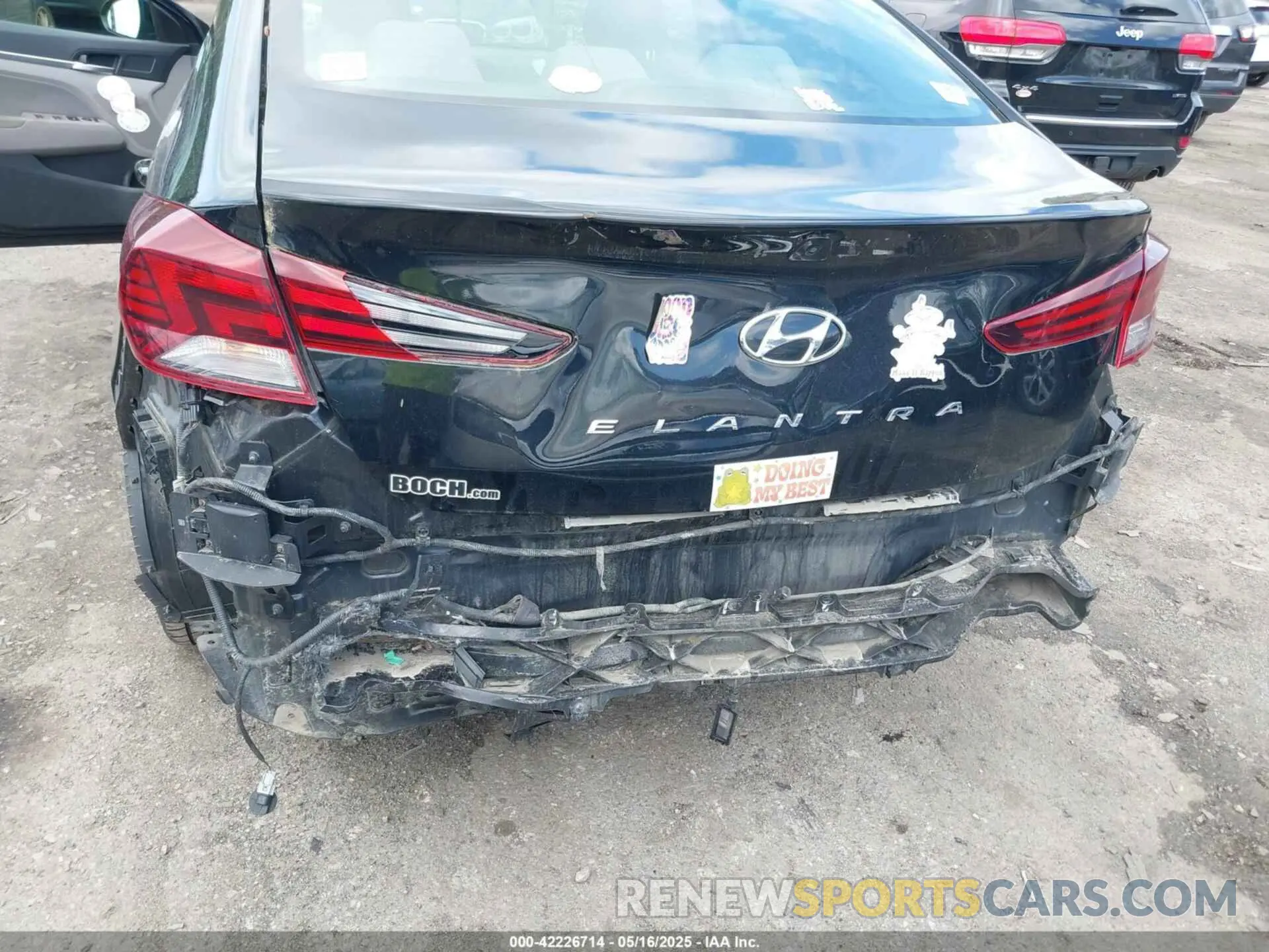 6 Photograph of a damaged car 5NPD84LF8LH565301 HYUNDAI ELANTRA 2020
