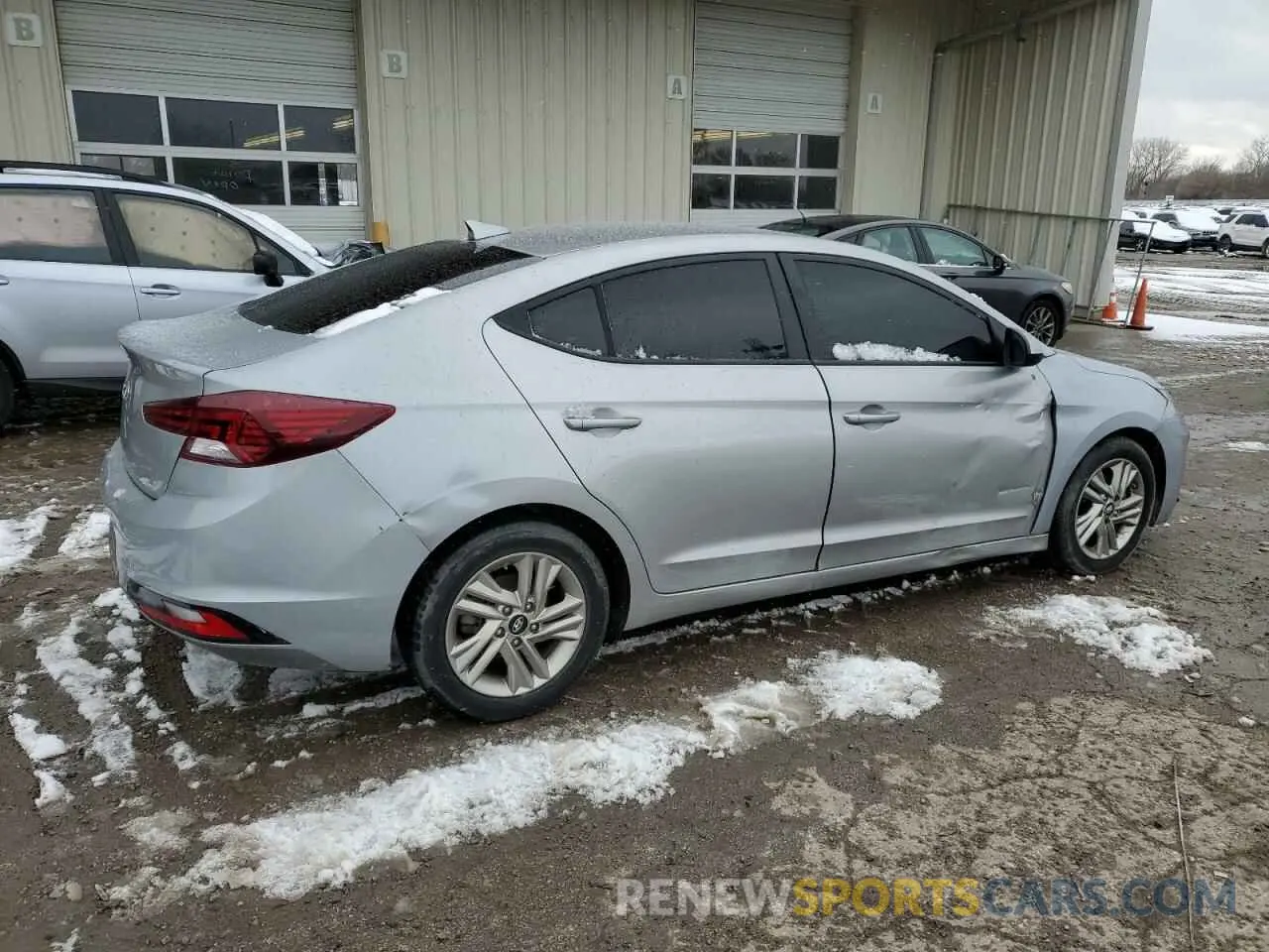 3 Photograph of a damaged car 5NPD84LF8LH565797 HYUNDAI ELANTRA 2020