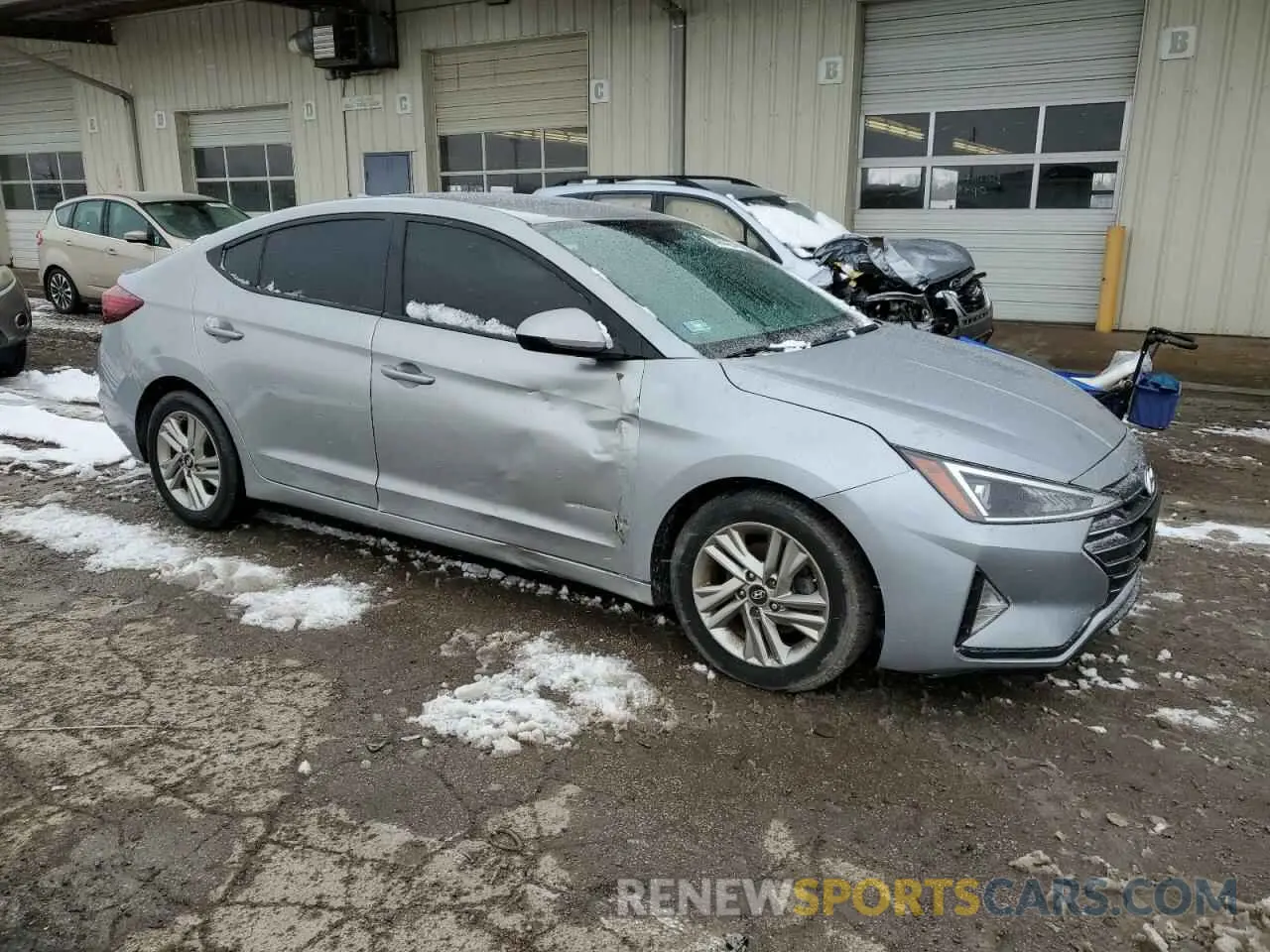 4 Photograph of a damaged car 5NPD84LF8LH565797 HYUNDAI ELANTRA 2020