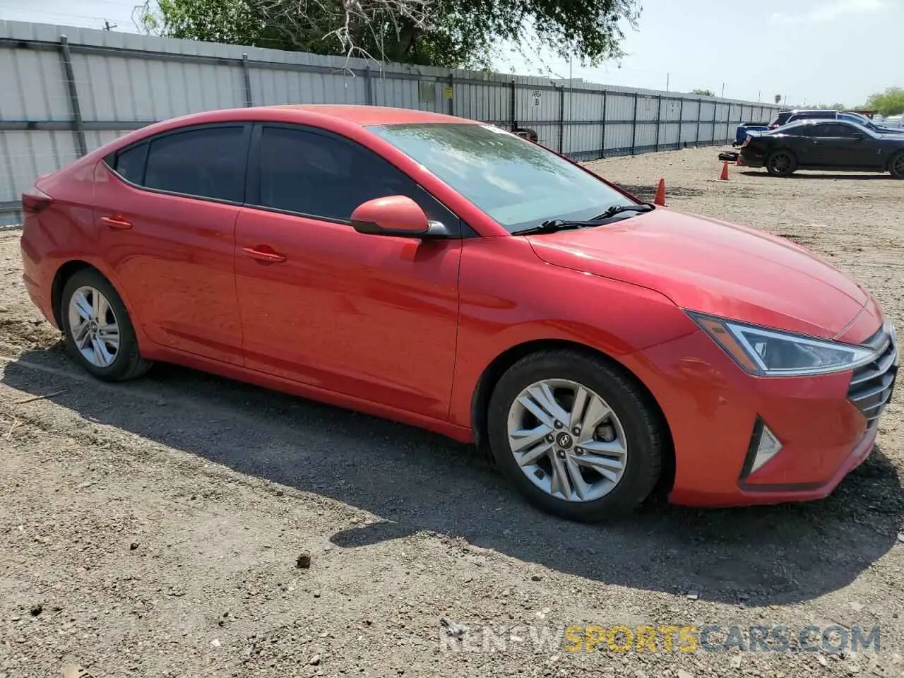 4 Photograph of a damaged car 5NPD84LF8LH565993 HYUNDAI ELANTRA 2020