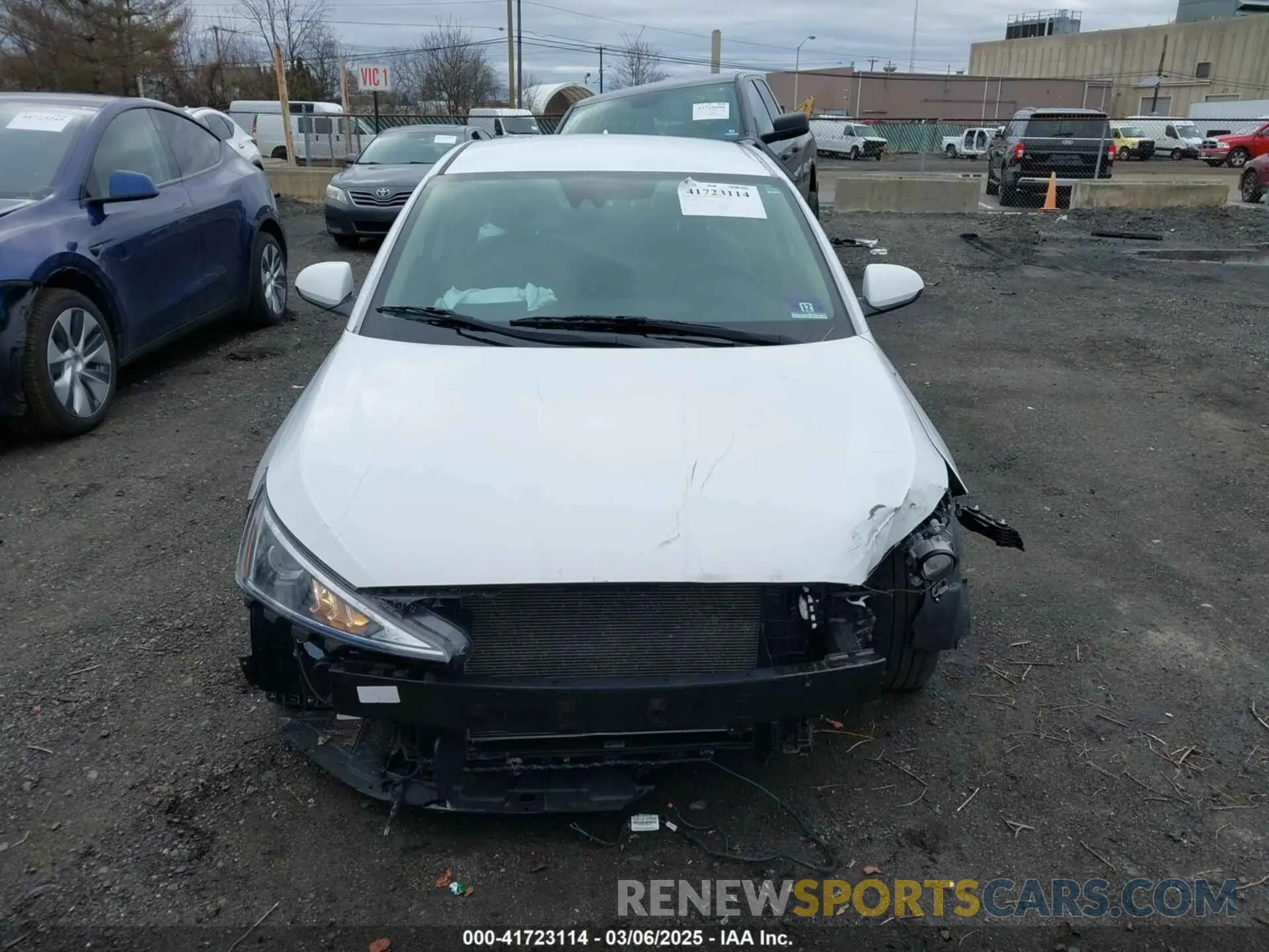 13 Photograph of a damaged car 5NPD84LF8LH572393 HYUNDAI ELANTRA 2020