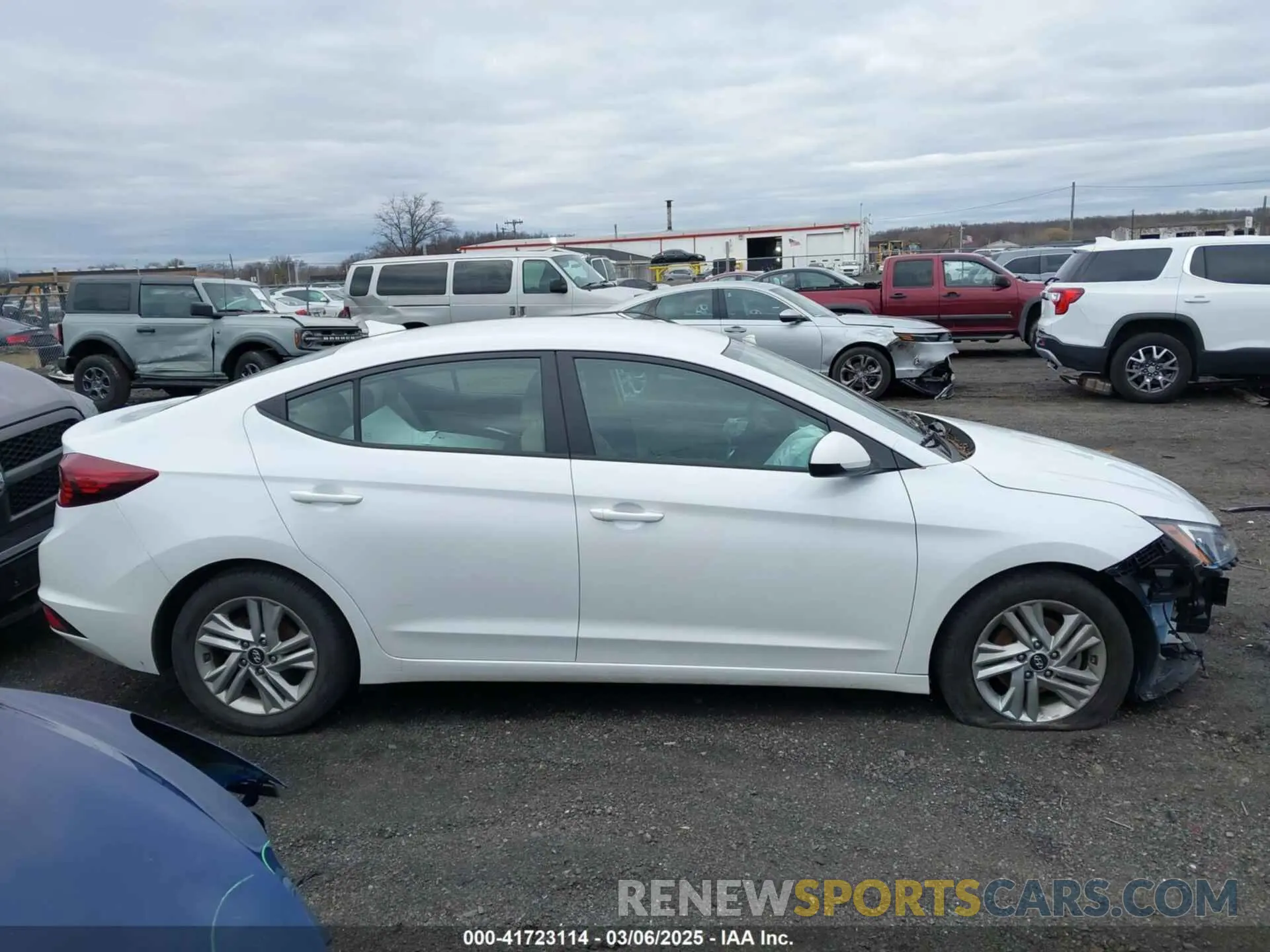 14 Photograph of a damaged car 5NPD84LF8LH572393 HYUNDAI ELANTRA 2020