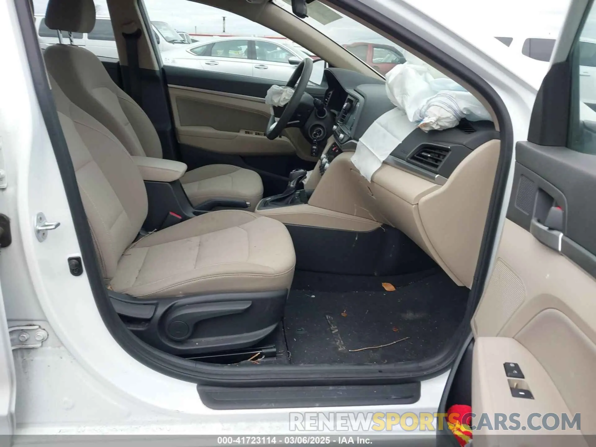 5 Photograph of a damaged car 5NPD84LF8LH572393 HYUNDAI ELANTRA 2020