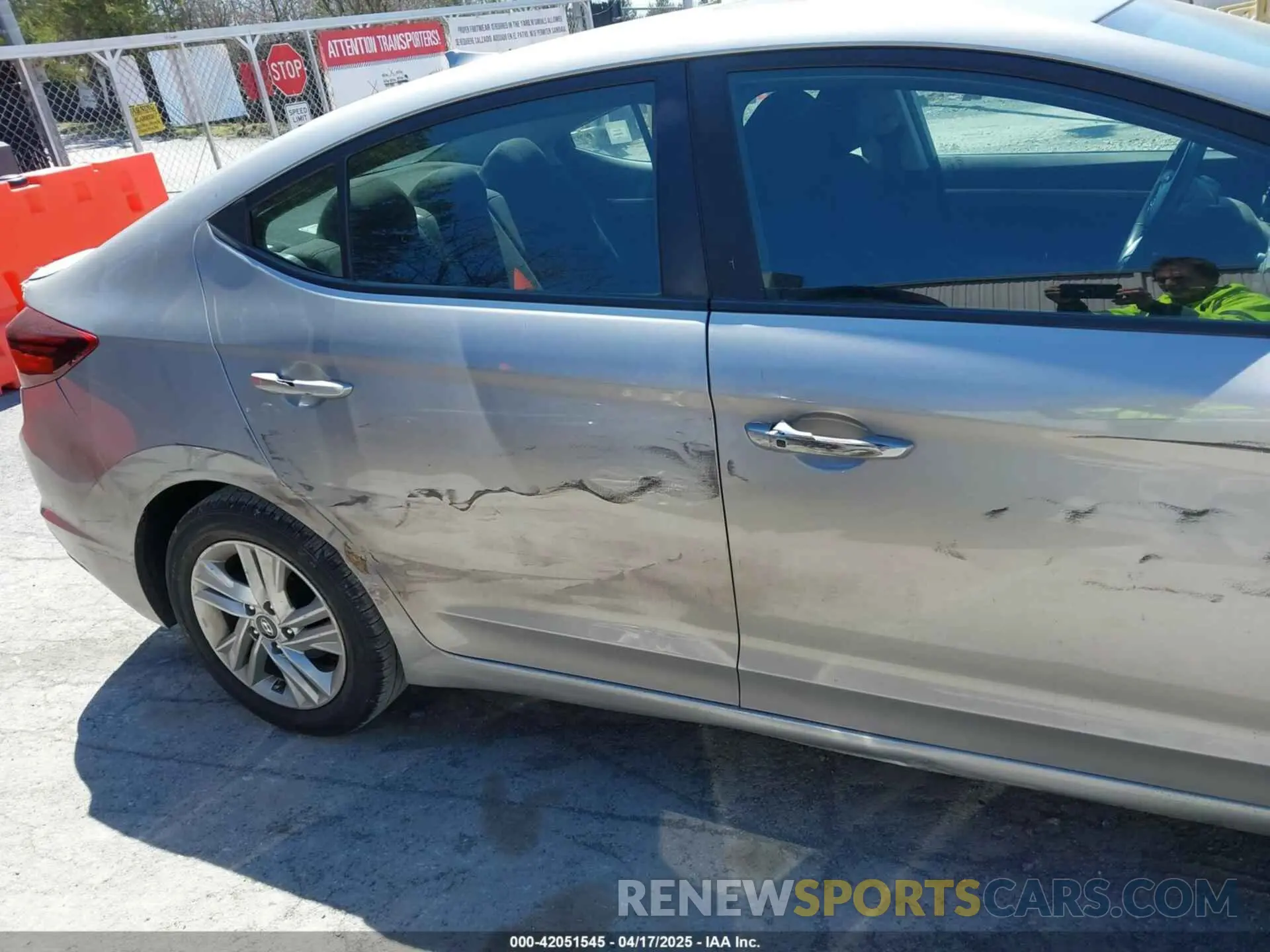 19 Photograph of a damaged car 5NPD84LF8LH585046 HYUNDAI ELANTRA 2020