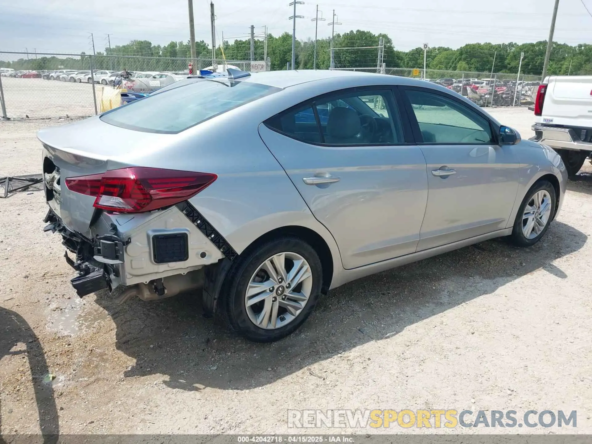 4 Photograph of a damaged car 5NPD84LF8LH593390 HYUNDAI ELANTRA 2020