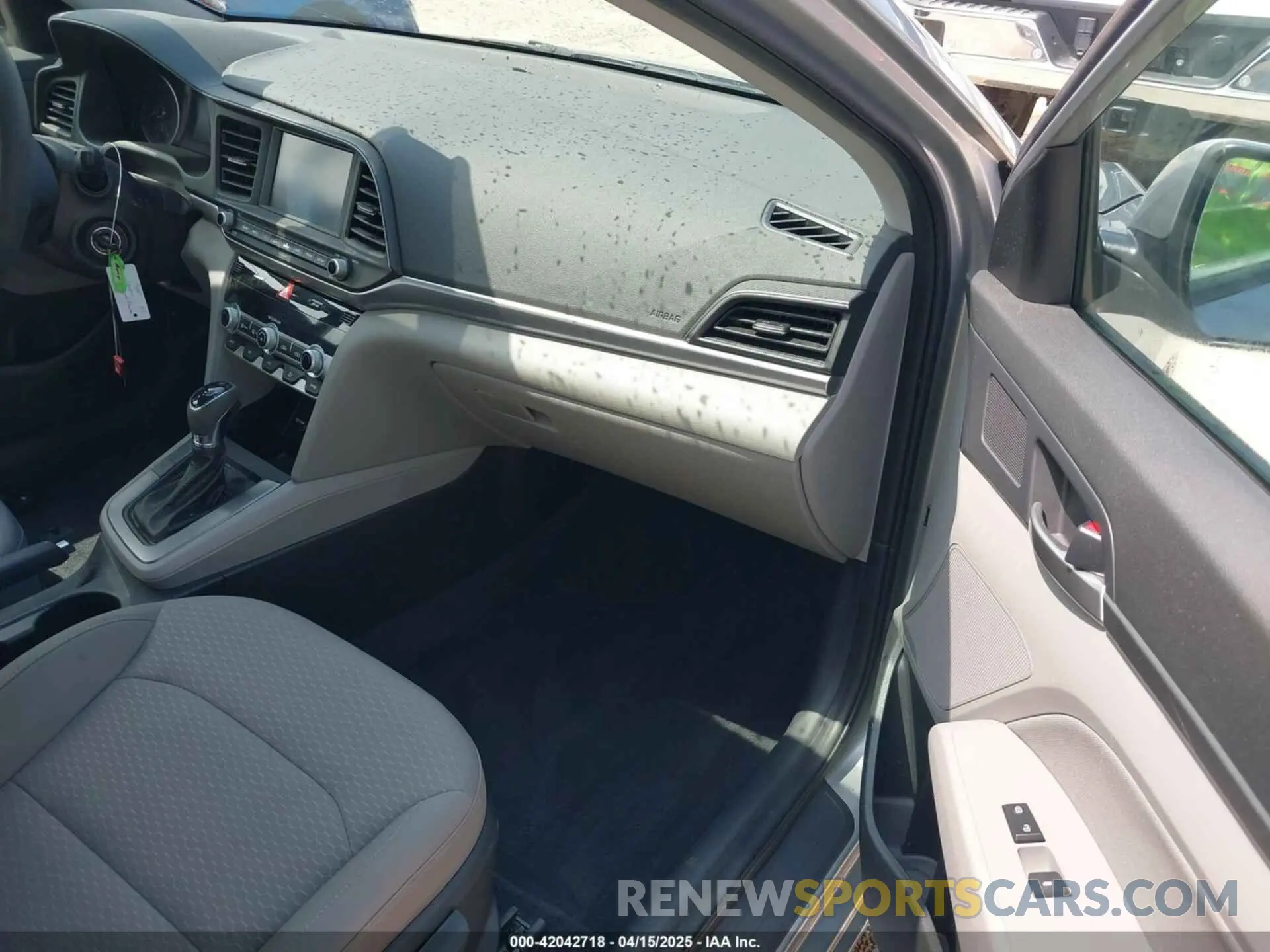 5 Photograph of a damaged car 5NPD84LF8LH593390 HYUNDAI ELANTRA 2020