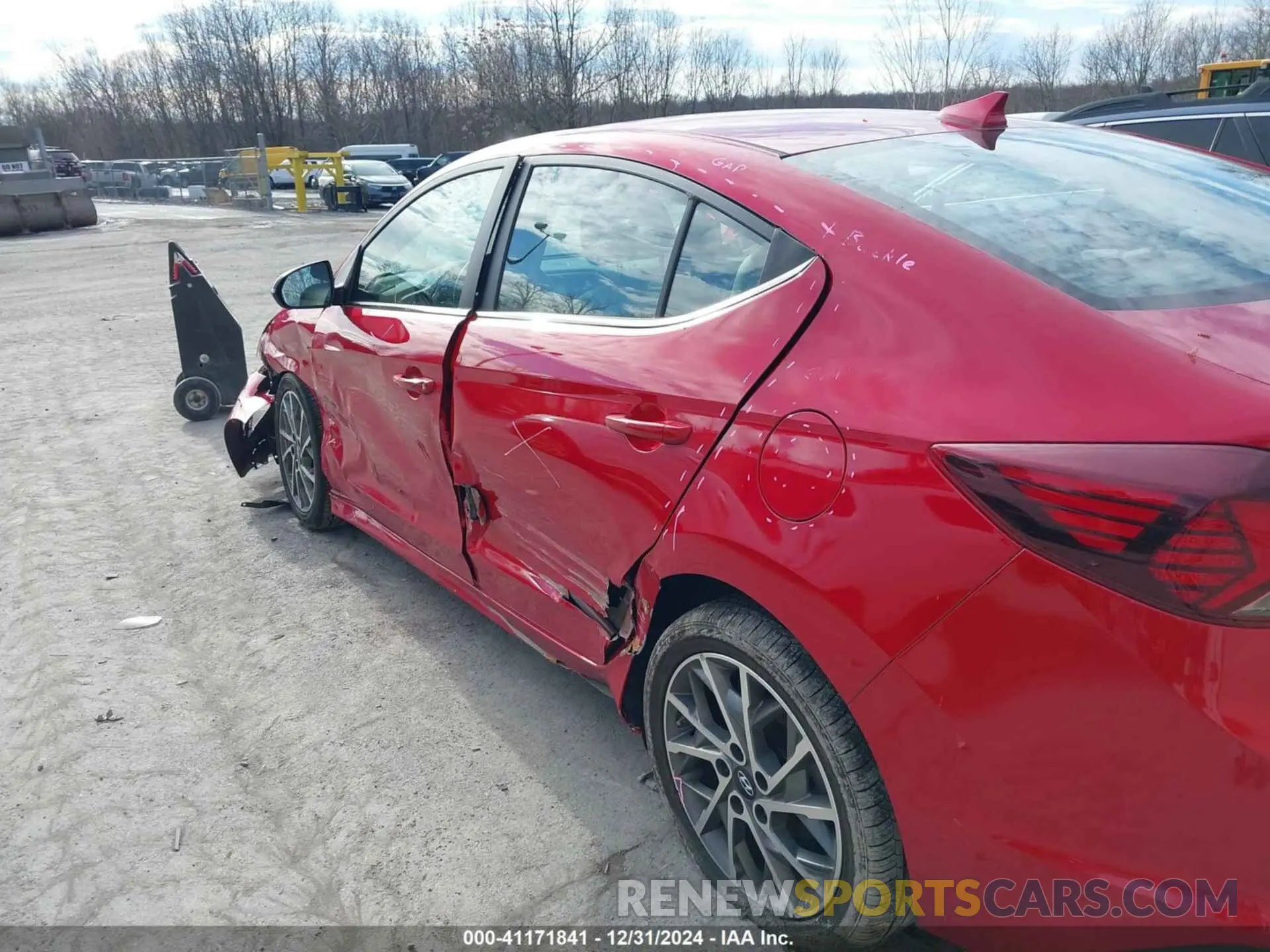 18 Photograph of a damaged car 5NPD84LF8LH593714 HYUNDAI ELANTRA 2020
