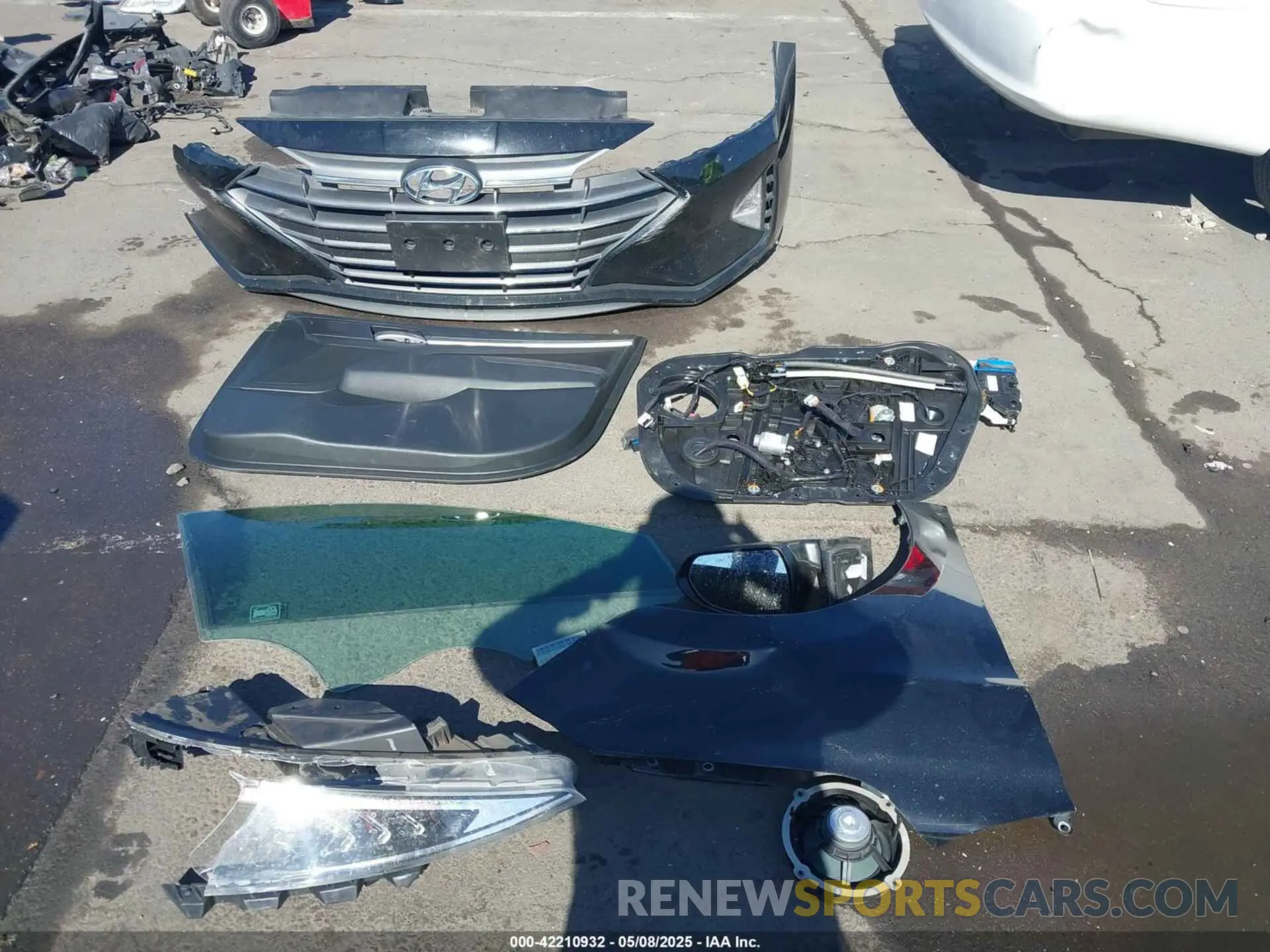 12 Photograph of a damaged car 5NPD84LF8LH605828 HYUNDAI ELANTRA 2020