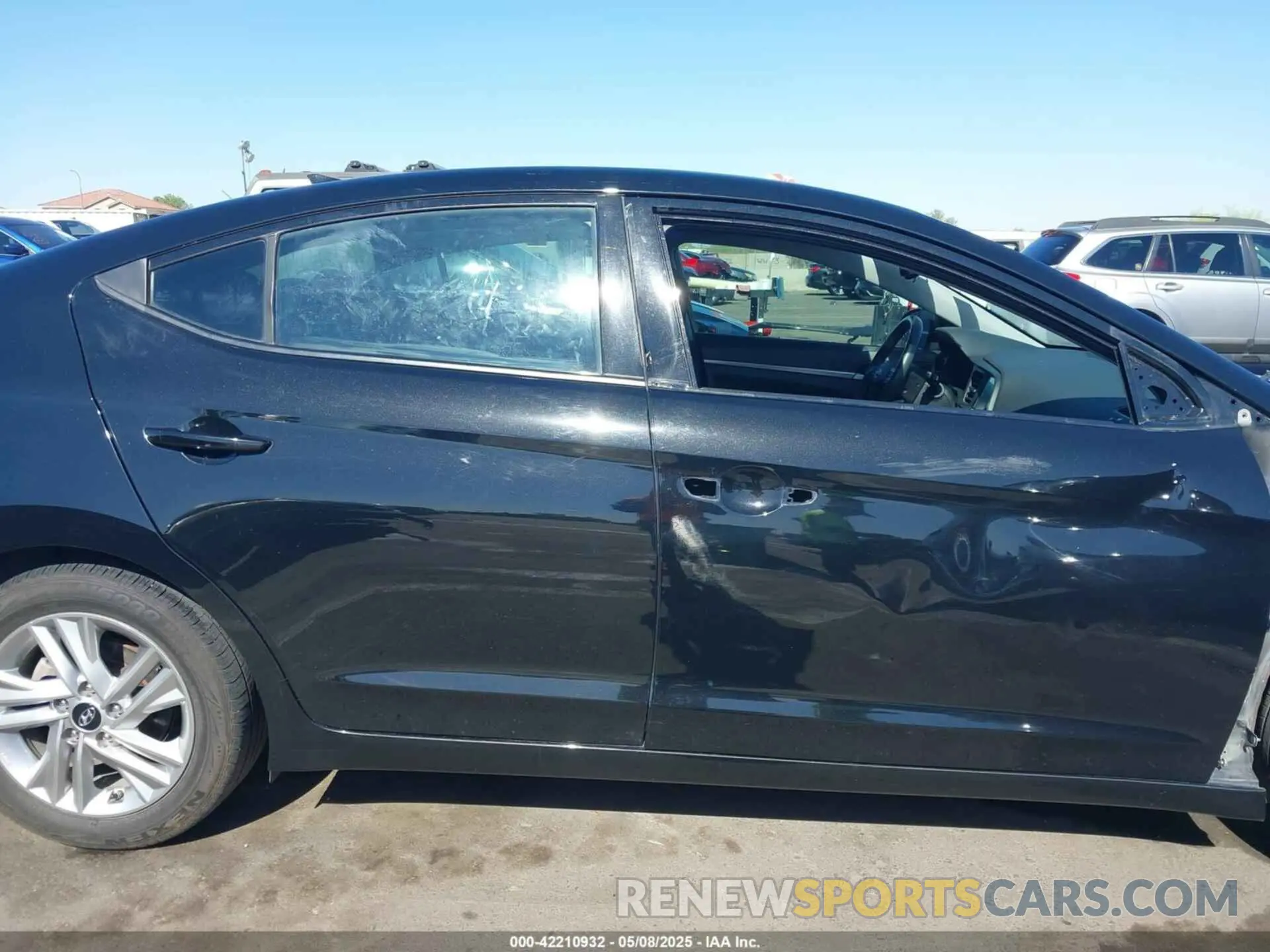 14 Photograph of a damaged car 5NPD84LF8LH605828 HYUNDAI ELANTRA 2020