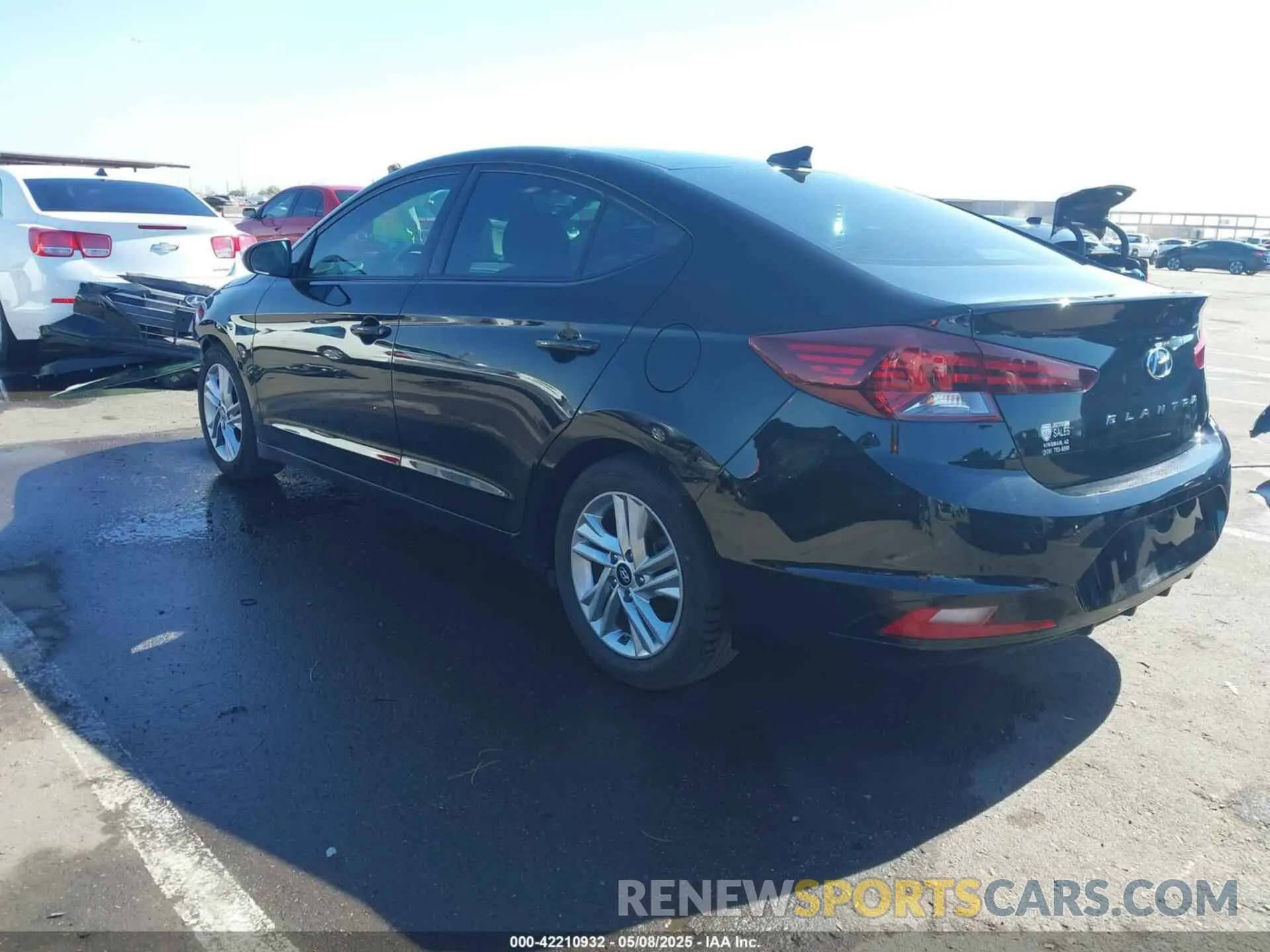 3 Photograph of a damaged car 5NPD84LF8LH605828 HYUNDAI ELANTRA 2020