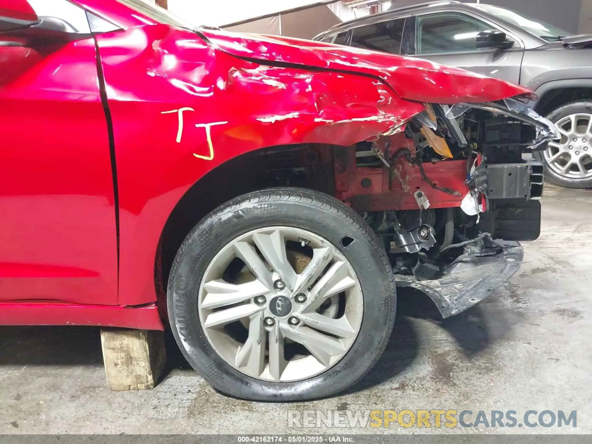 19 Photograph of a damaged car 5NPD84LF8LH621785 HYUNDAI ELANTRA 2020