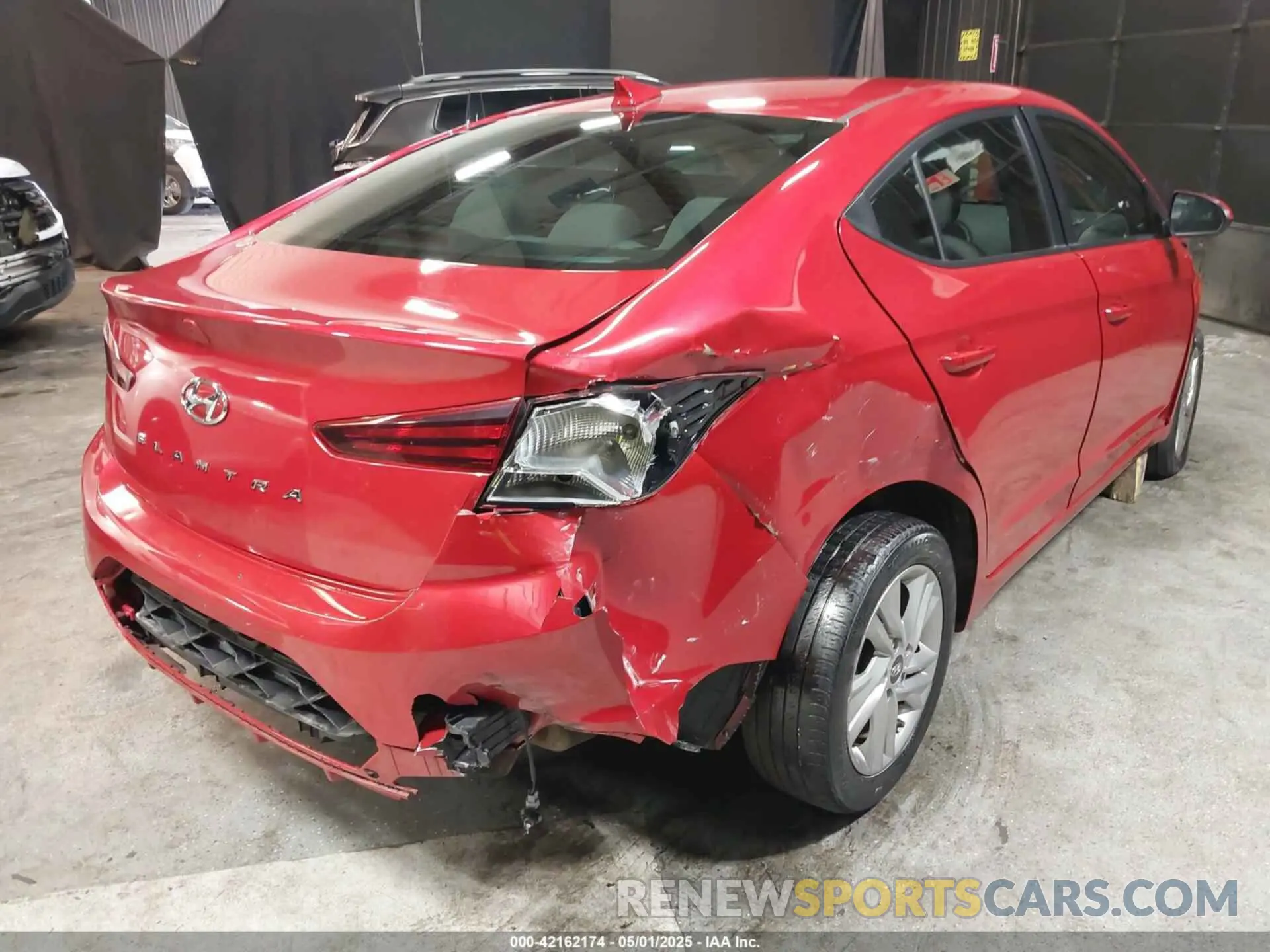 4 Photograph of a damaged car 5NPD84LF8LH621785 HYUNDAI ELANTRA 2020