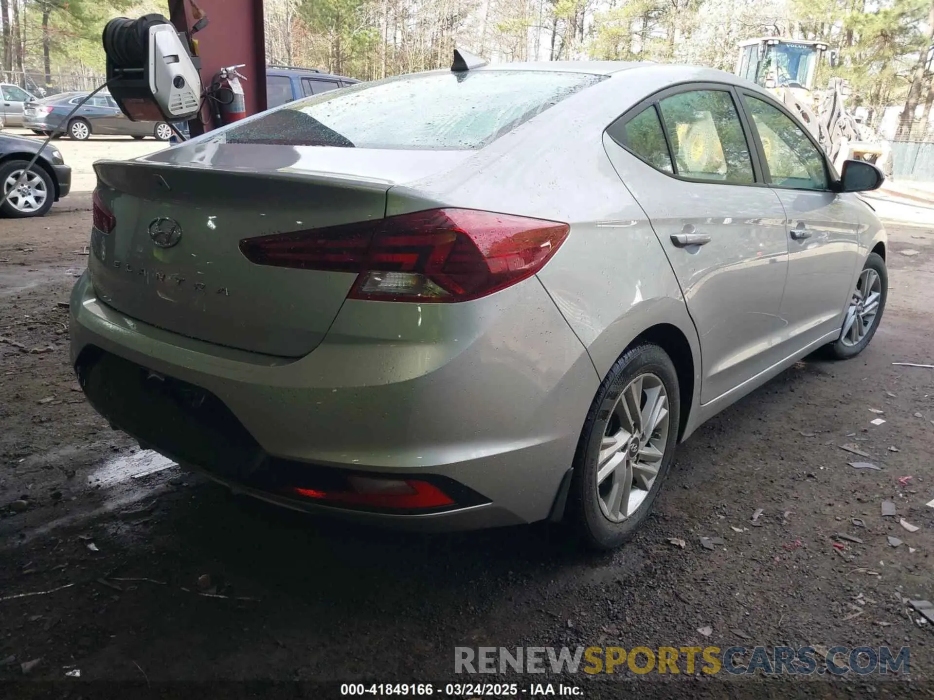 4 Photograph of a damaged car 5NPD84LF8LH622368 HYUNDAI ELANTRA 2020