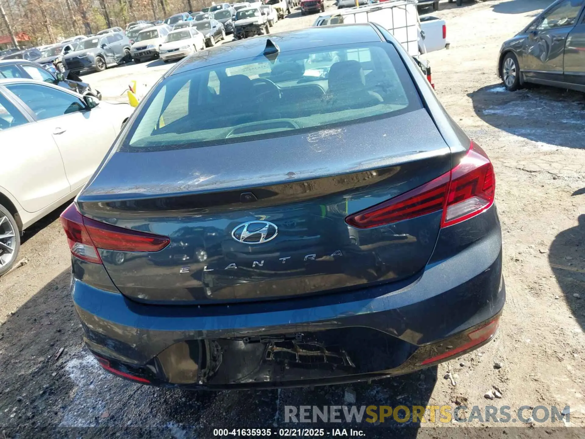 17 Photograph of a damaged car 5NPD84LF8LH628297 HYUNDAI ELANTRA 2020