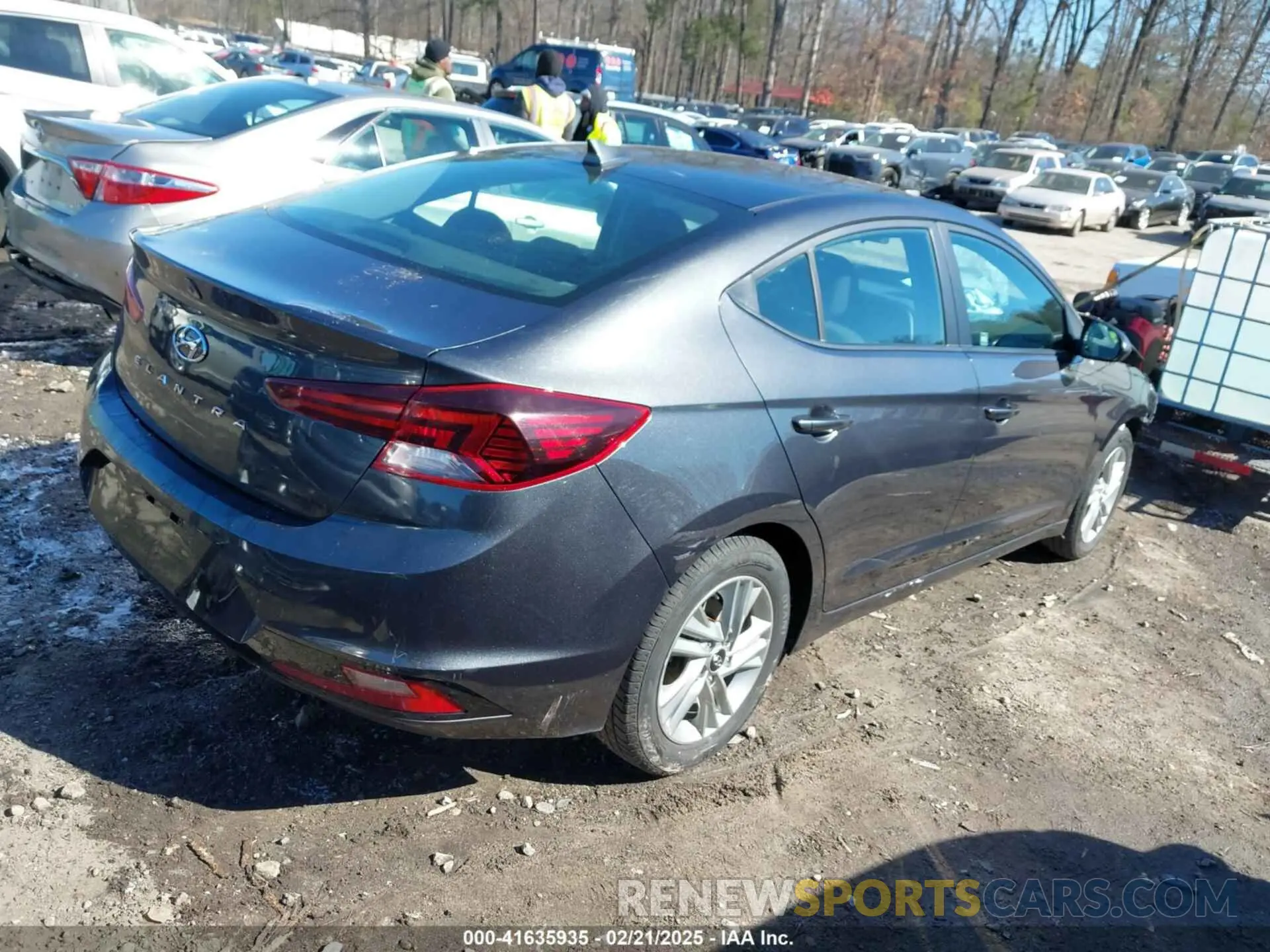4 Photograph of a damaged car 5NPD84LF8LH628297 HYUNDAI ELANTRA 2020