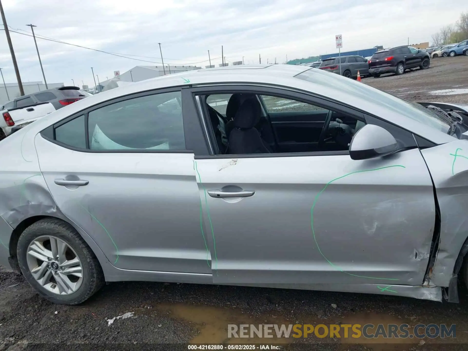 12 Photograph of a damaged car 5NPD84LF8LH629384 HYUNDAI ELANTRA 2020