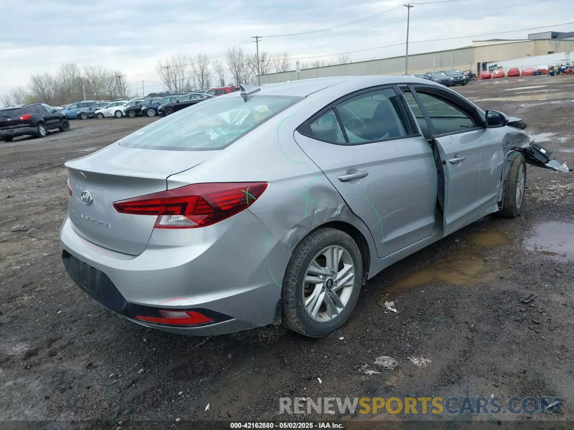 4 Photograph of a damaged car 5NPD84LF8LH629384 HYUNDAI ELANTRA 2020