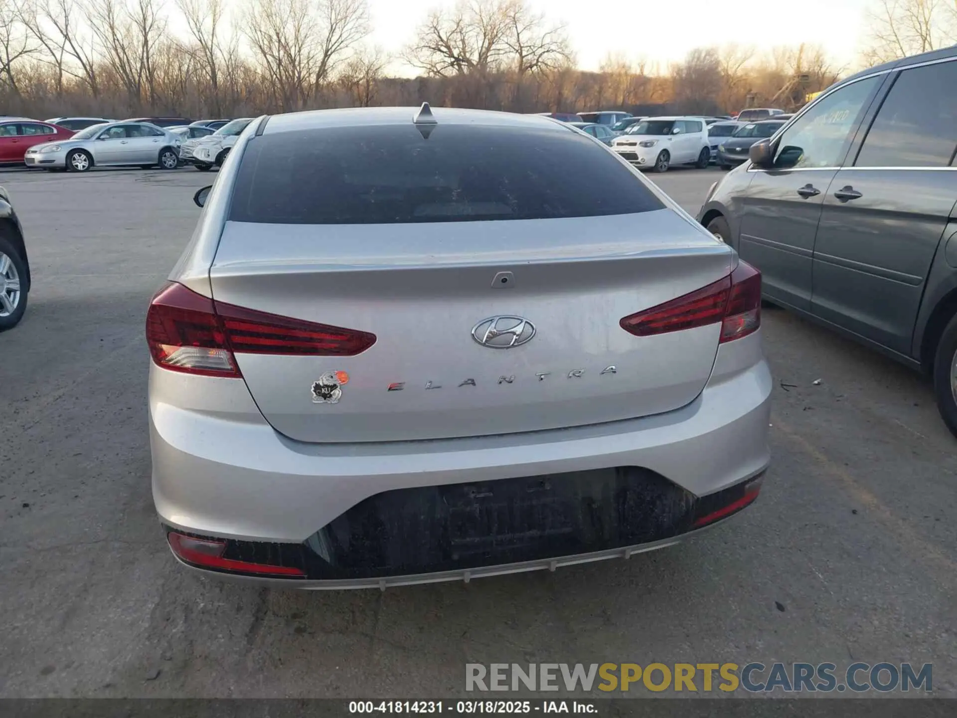 17 Photograph of a damaged car 5NPD84LF9LH505432 HYUNDAI ELANTRA 2020