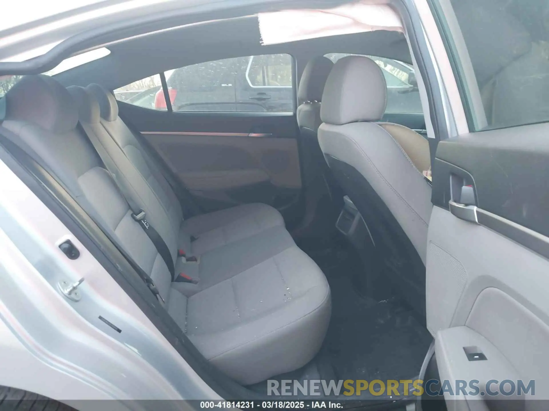 8 Photograph of a damaged car 5NPD84LF9LH505432 HYUNDAI ELANTRA 2020