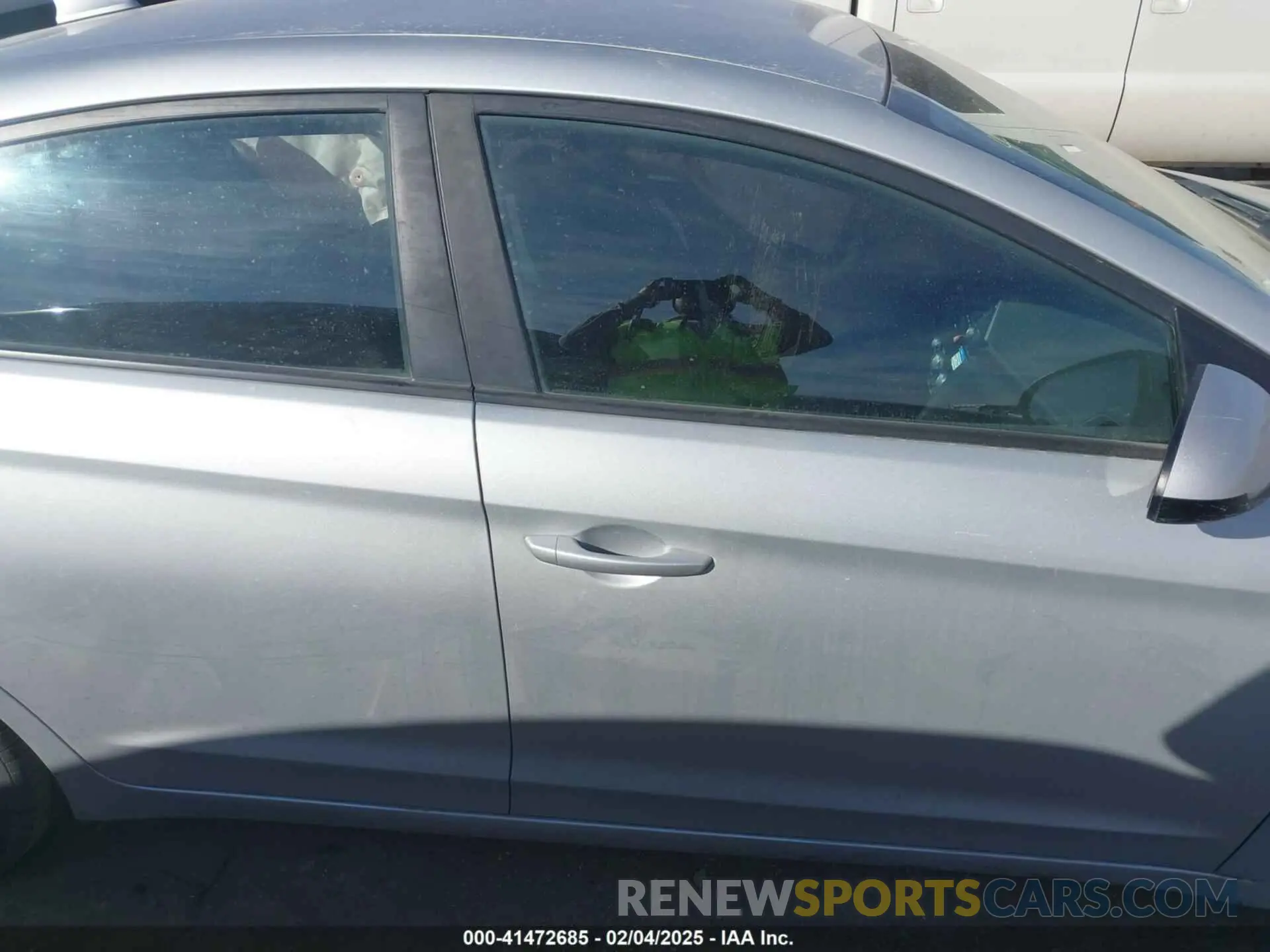 12 Photograph of a damaged car 5NPD84LF9LH506113 HYUNDAI ELANTRA 2020