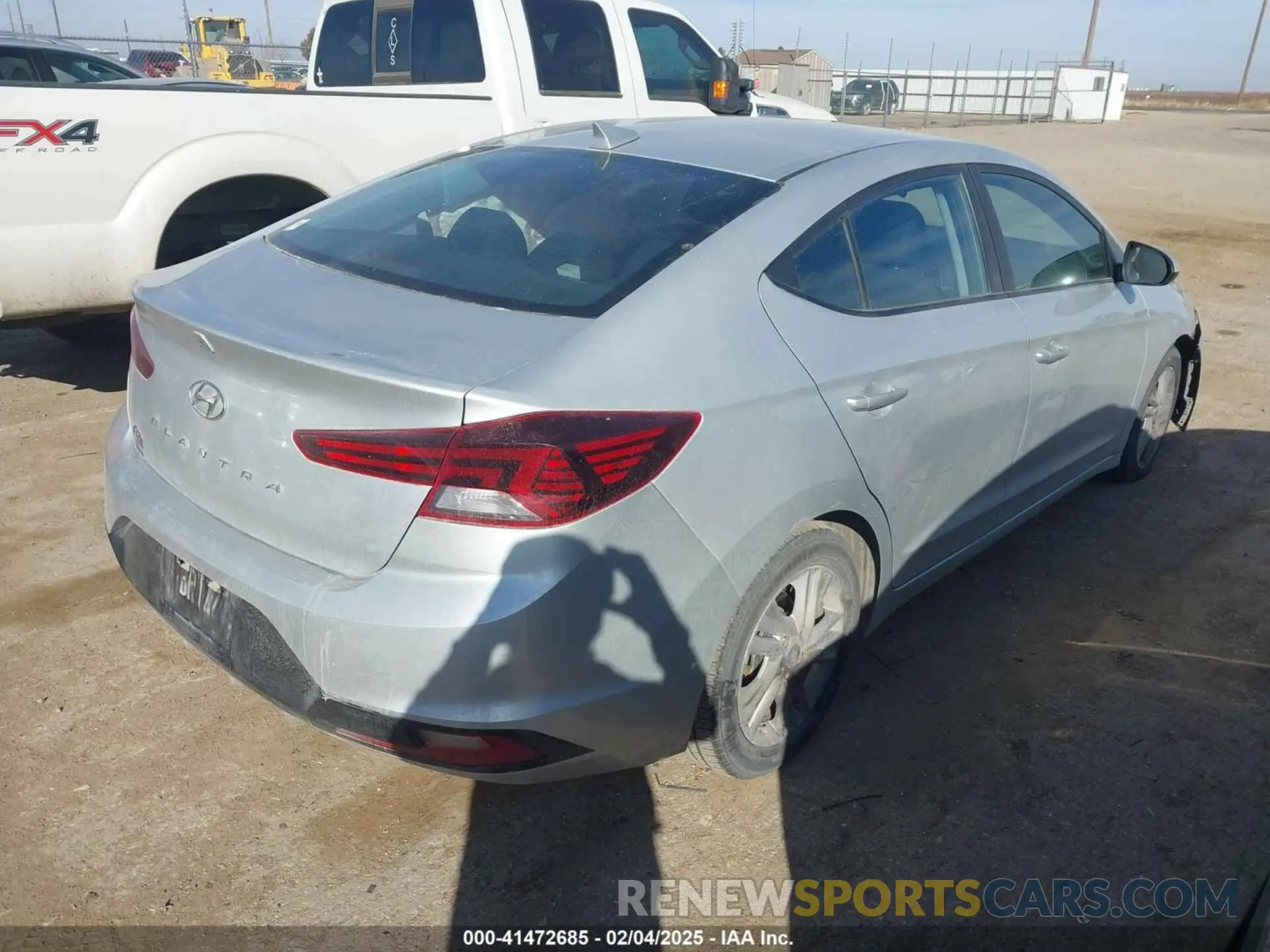 4 Photograph of a damaged car 5NPD84LF9LH506113 HYUNDAI ELANTRA 2020