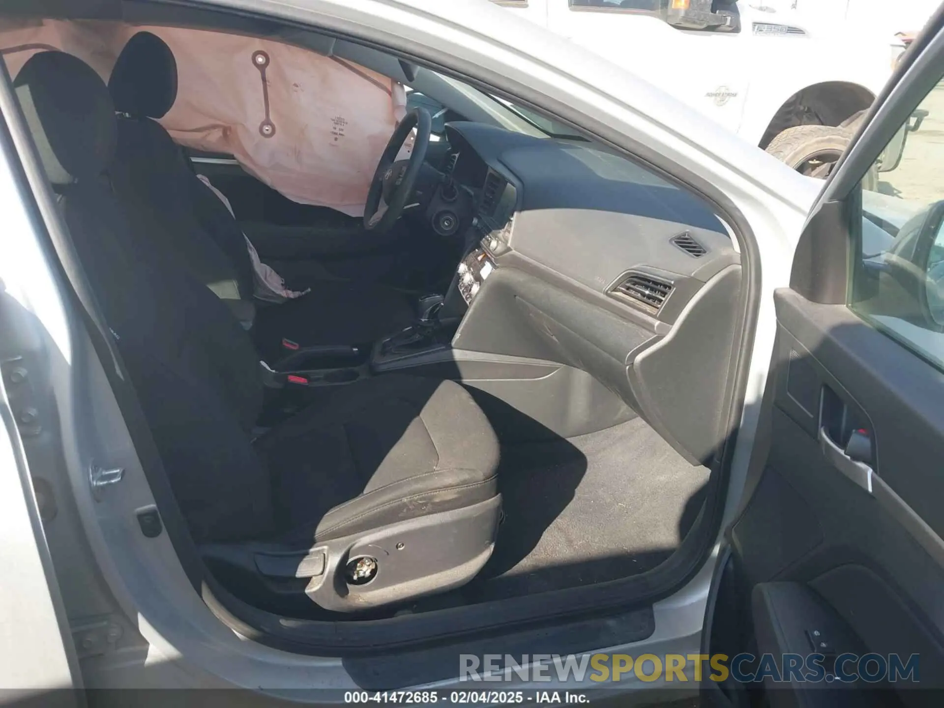 5 Photograph of a damaged car 5NPD84LF9LH506113 HYUNDAI ELANTRA 2020