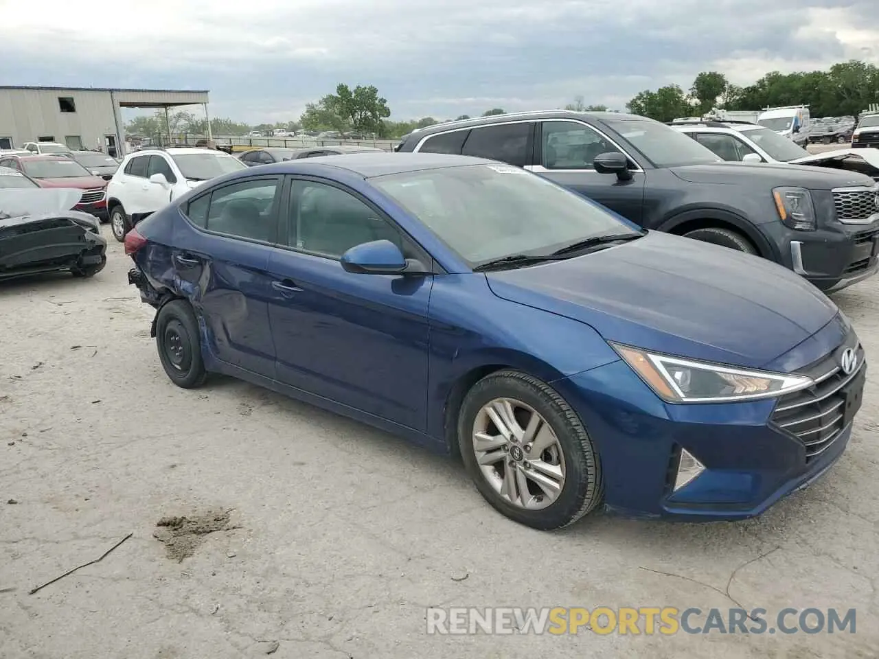 4 Photograph of a damaged car 5NPD84LF9LH510873 HYUNDAI ELANTRA 2020