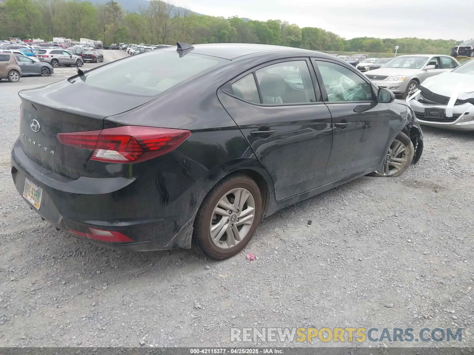 4 Photograph of a damaged car 5NPD84LF9LH519332 HYUNDAI ELANTRA 2020