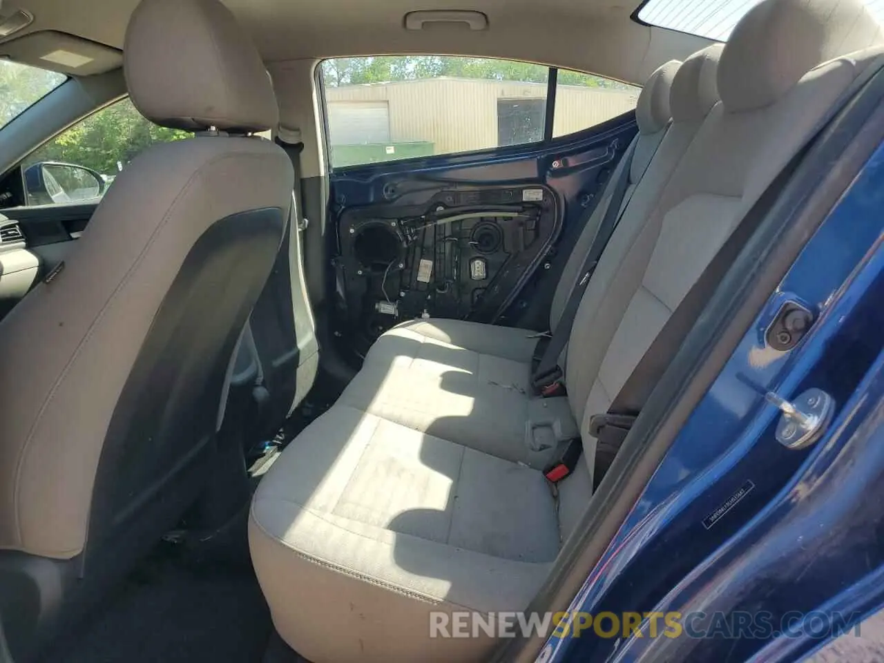 10 Photograph of a damaged car 5NPD84LF9LH533683 HYUNDAI ELANTRA 2020