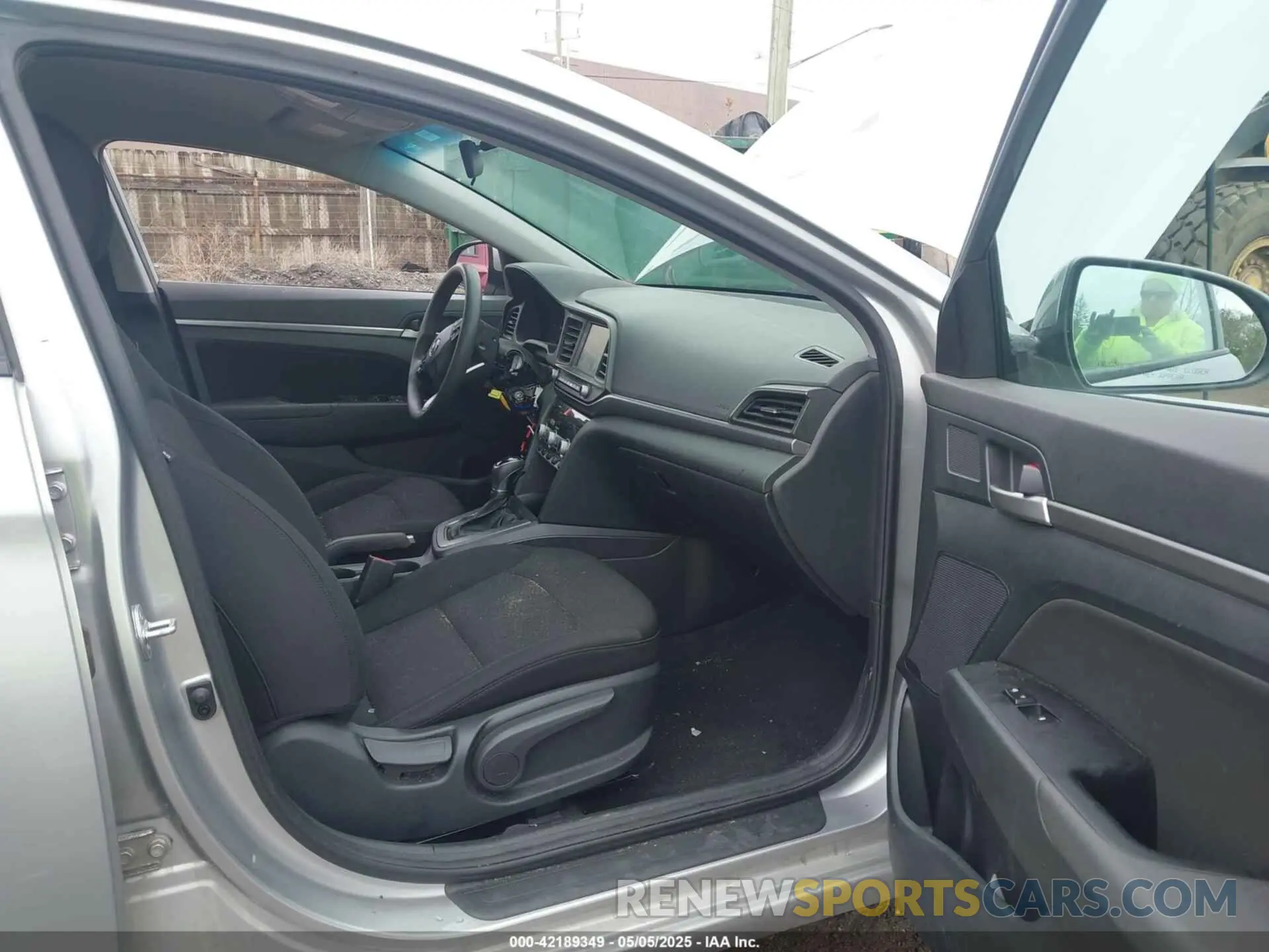 5 Photograph of a damaged car 5NPD84LF9LH548510 HYUNDAI ELANTRA 2020