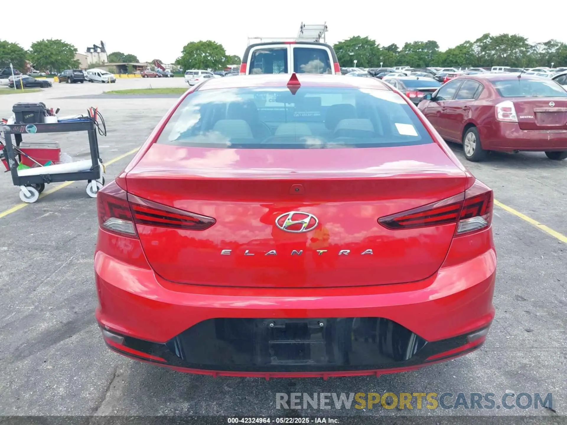 17 Photograph of a damaged car 5NPD84LF9LH555991 HYUNDAI ELANTRA 2020