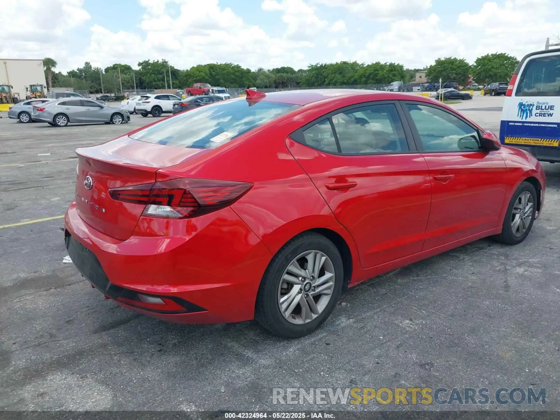 4 Photograph of a damaged car 5NPD84LF9LH555991 HYUNDAI ELANTRA 2020