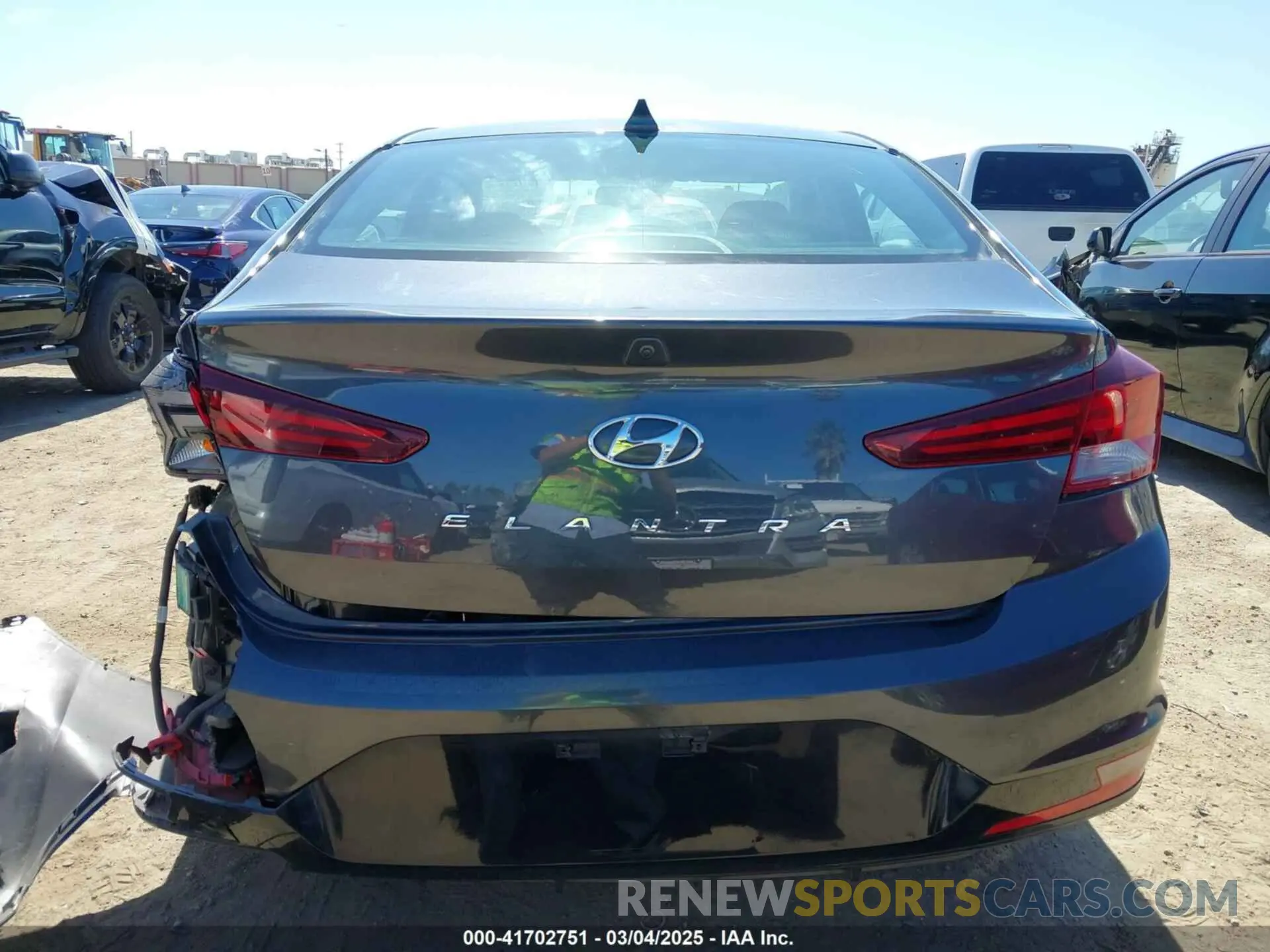 16 Photograph of a damaged car 5NPD84LF9LH558115 HYUNDAI ELANTRA 2020
