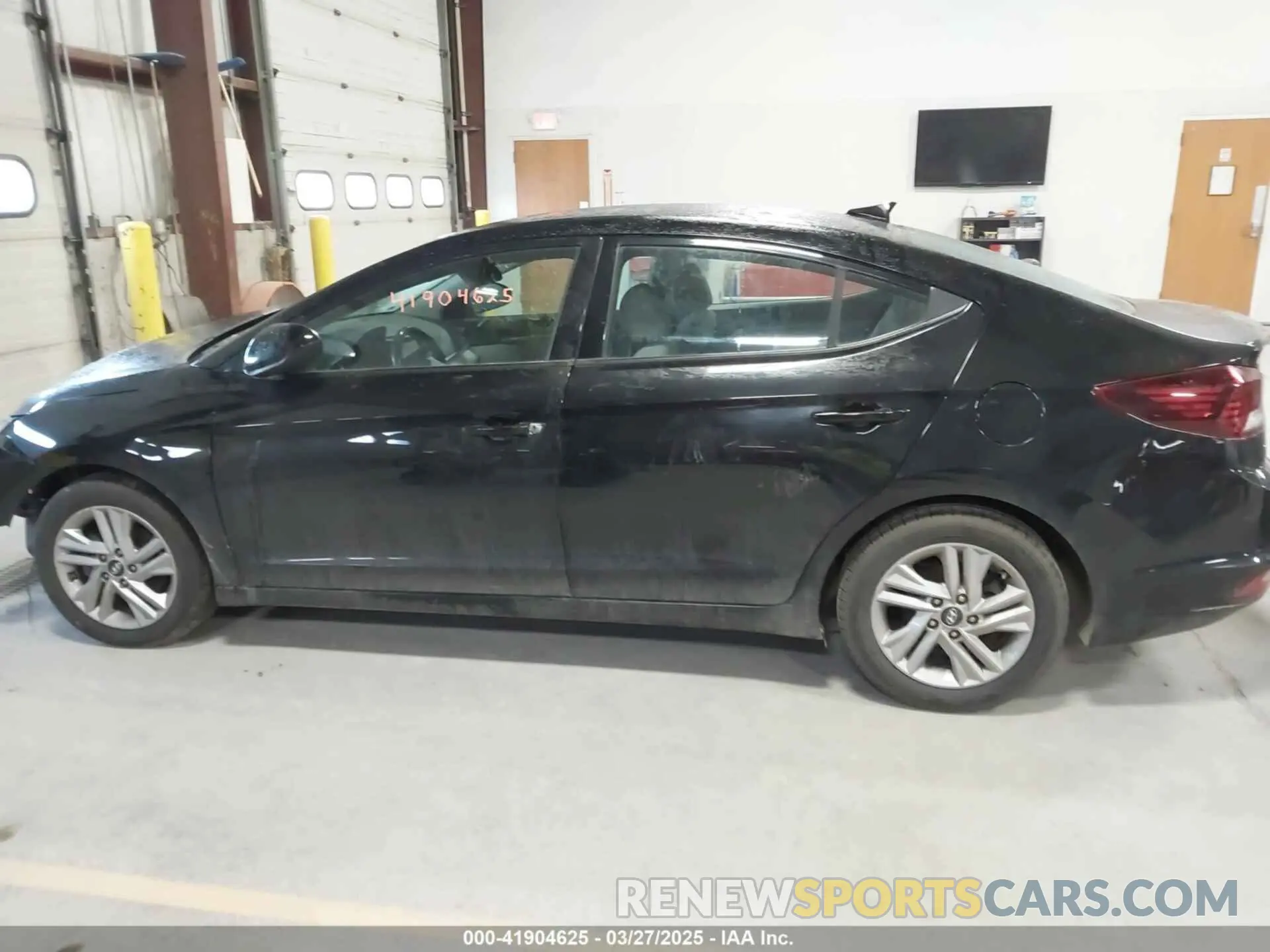 14 Photograph of a damaged car 5NPD84LF9LH566733 HYUNDAI ELANTRA 2020
