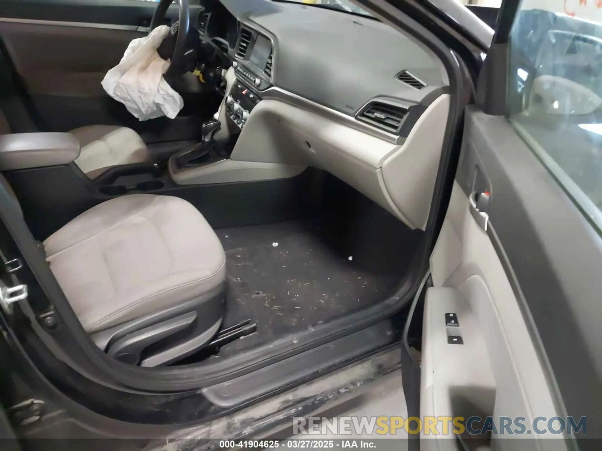 5 Photograph of a damaged car 5NPD84LF9LH566733 HYUNDAI ELANTRA 2020